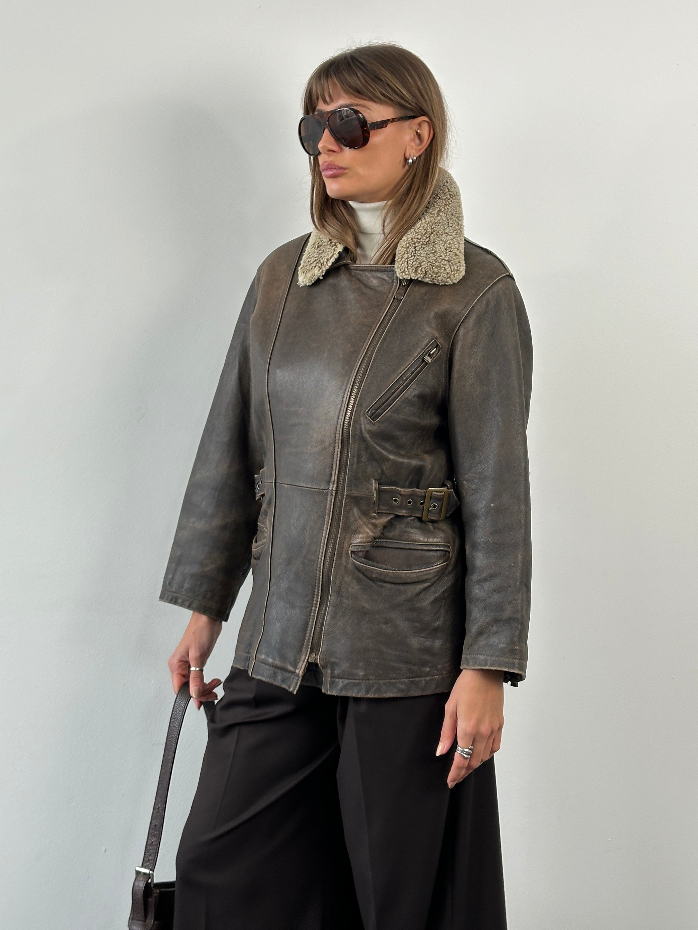 Vintage 1990s aged leather aviator jacket in size M, featuring classic design and distressed brown leather details.