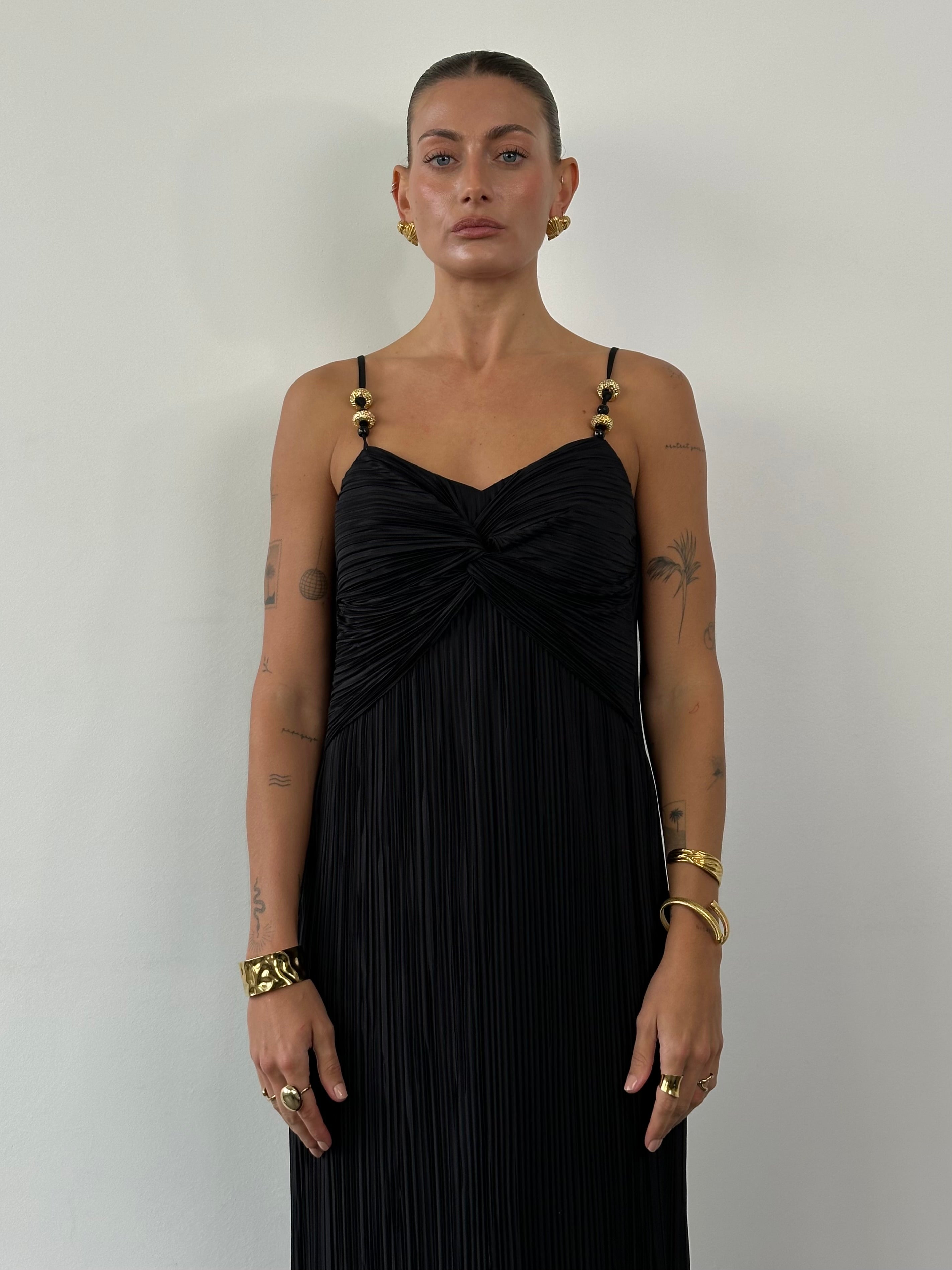 Vintage plisse maxi dress in size M/L featuring flowing fabric and elegant design, perfect for casual or formal occasions.