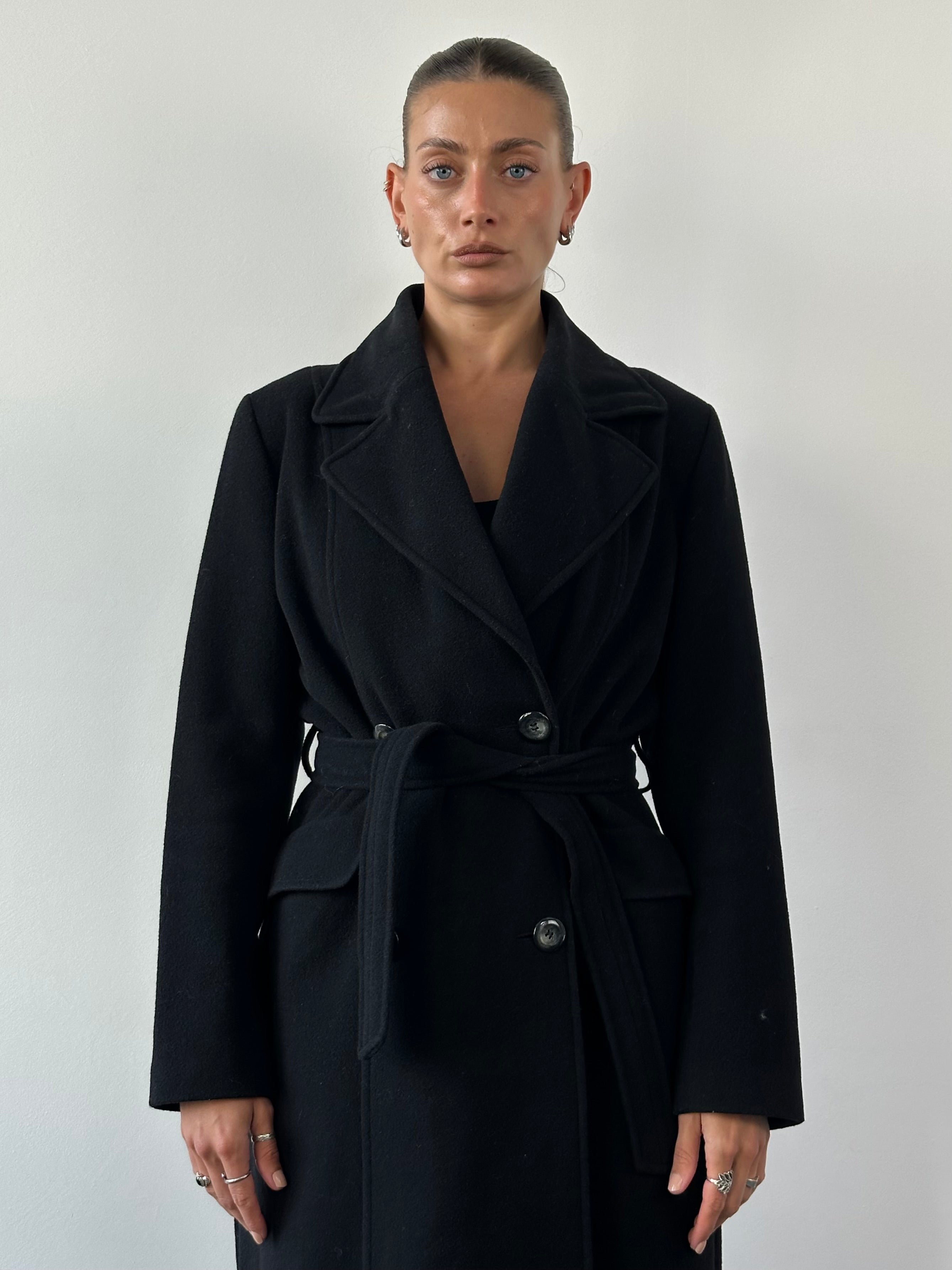 Vintage wool coat with removable faux fur collar, belted, in size M/L, stylish and cozy winter outerwear.