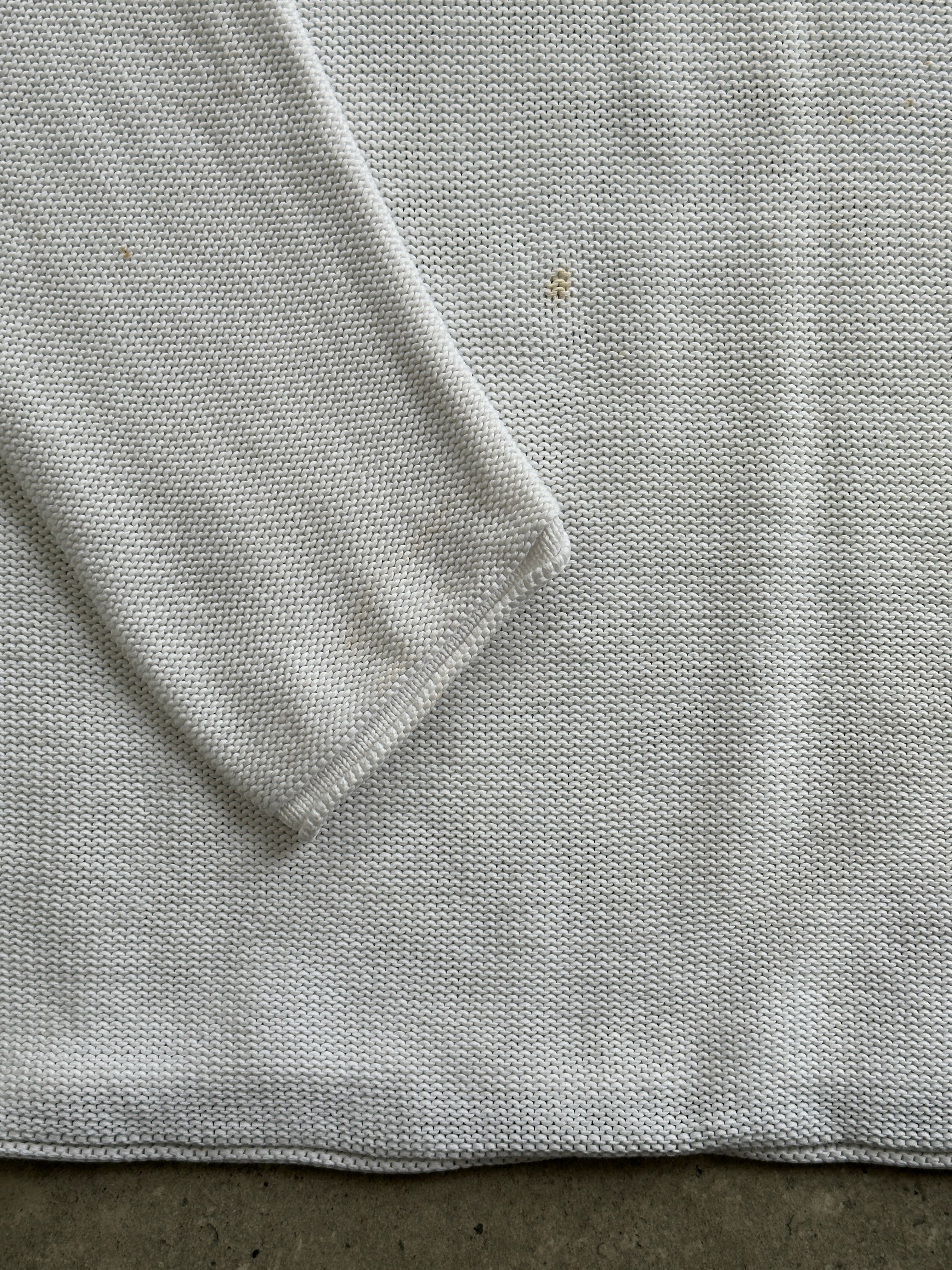 Armani Jeans pure cotton logo knitted jumper in XL, featuring a classic design with brand emblem, soft texture, and ribbed cuffs.
