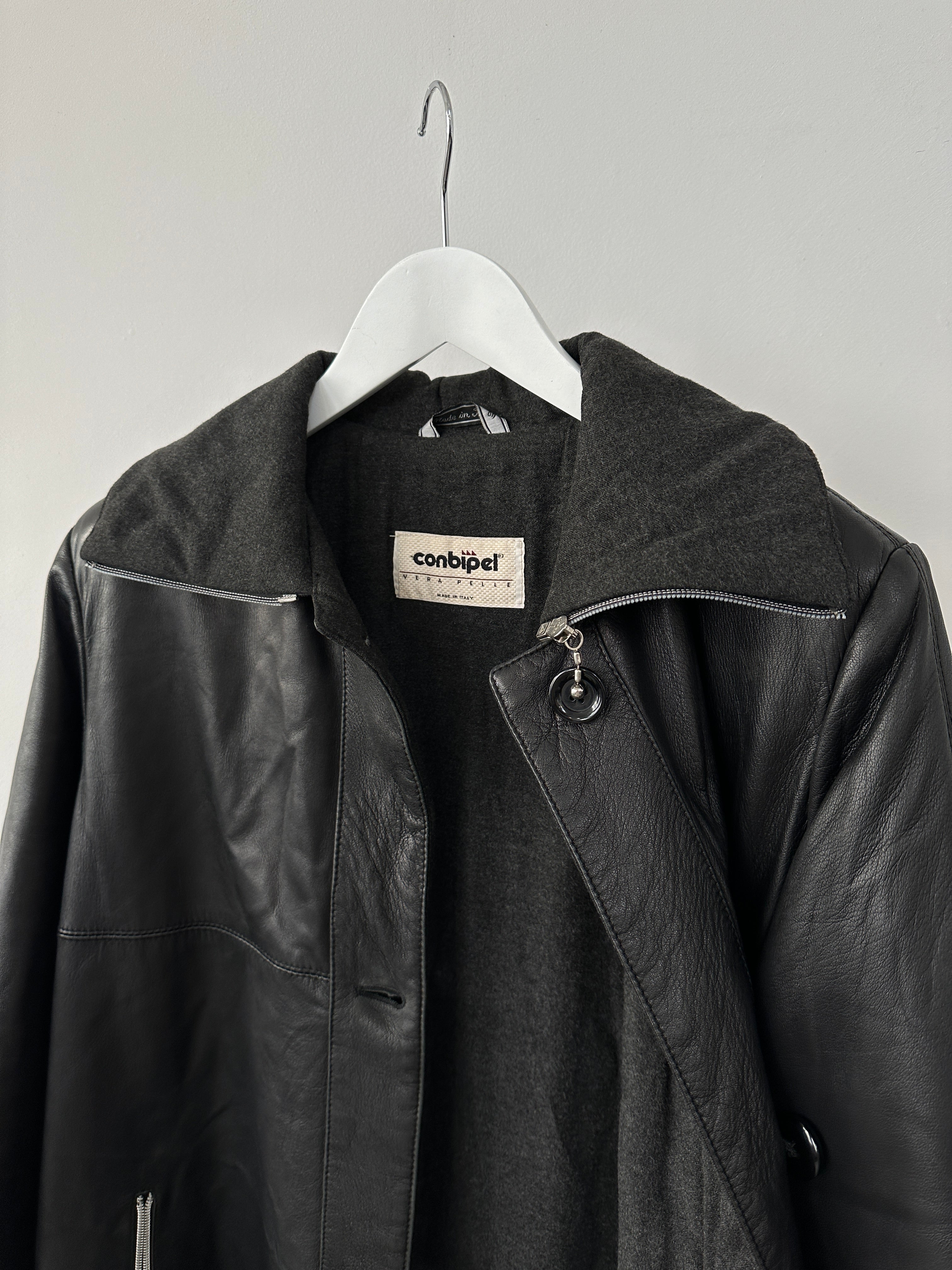 Conbipel 1990s smooth leather high-neck coat in size L/XL, featuring a sleek design and classic high collar detail.
