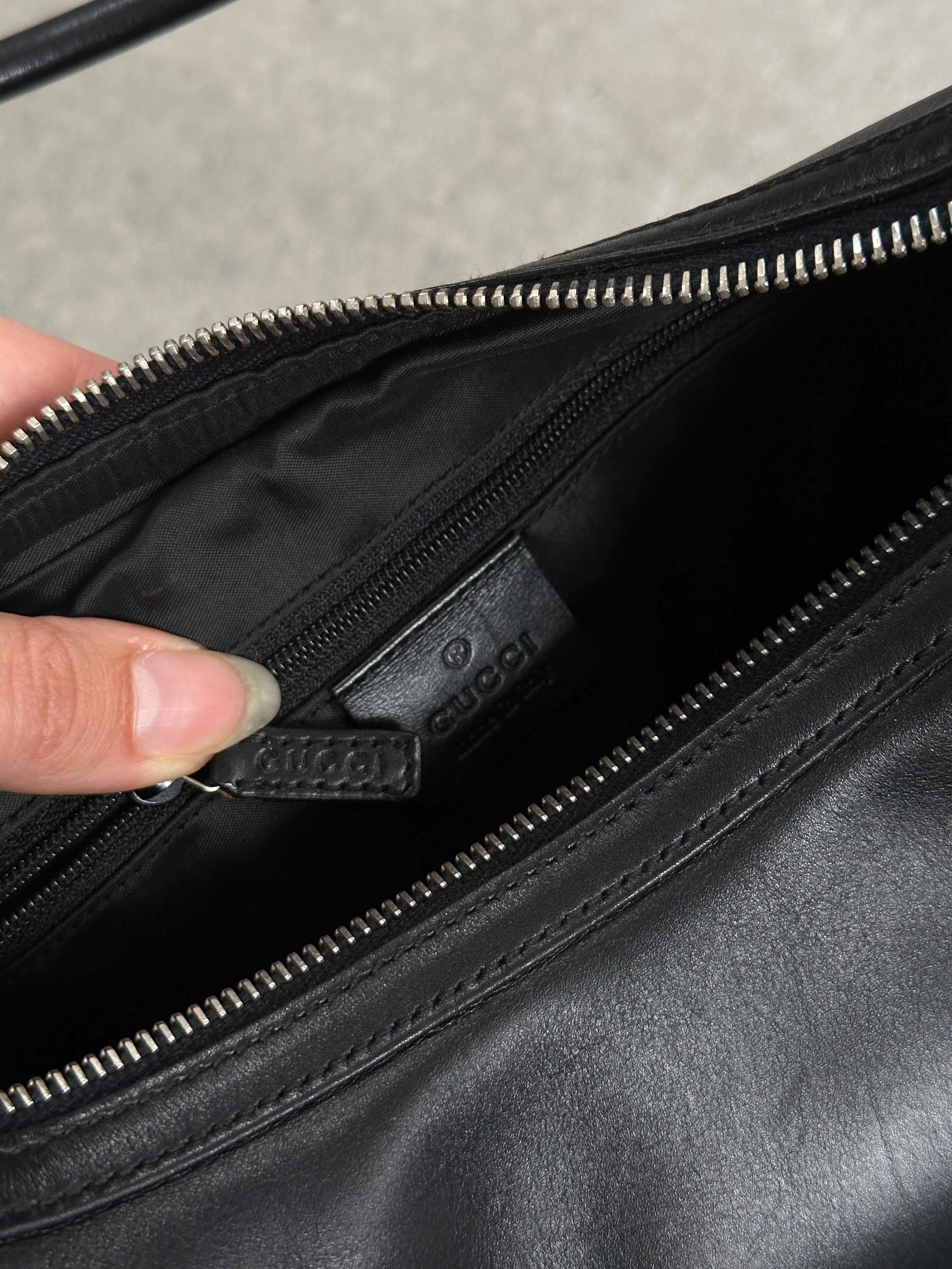 Gucci GG Leather Shoulder Bag - SYLK