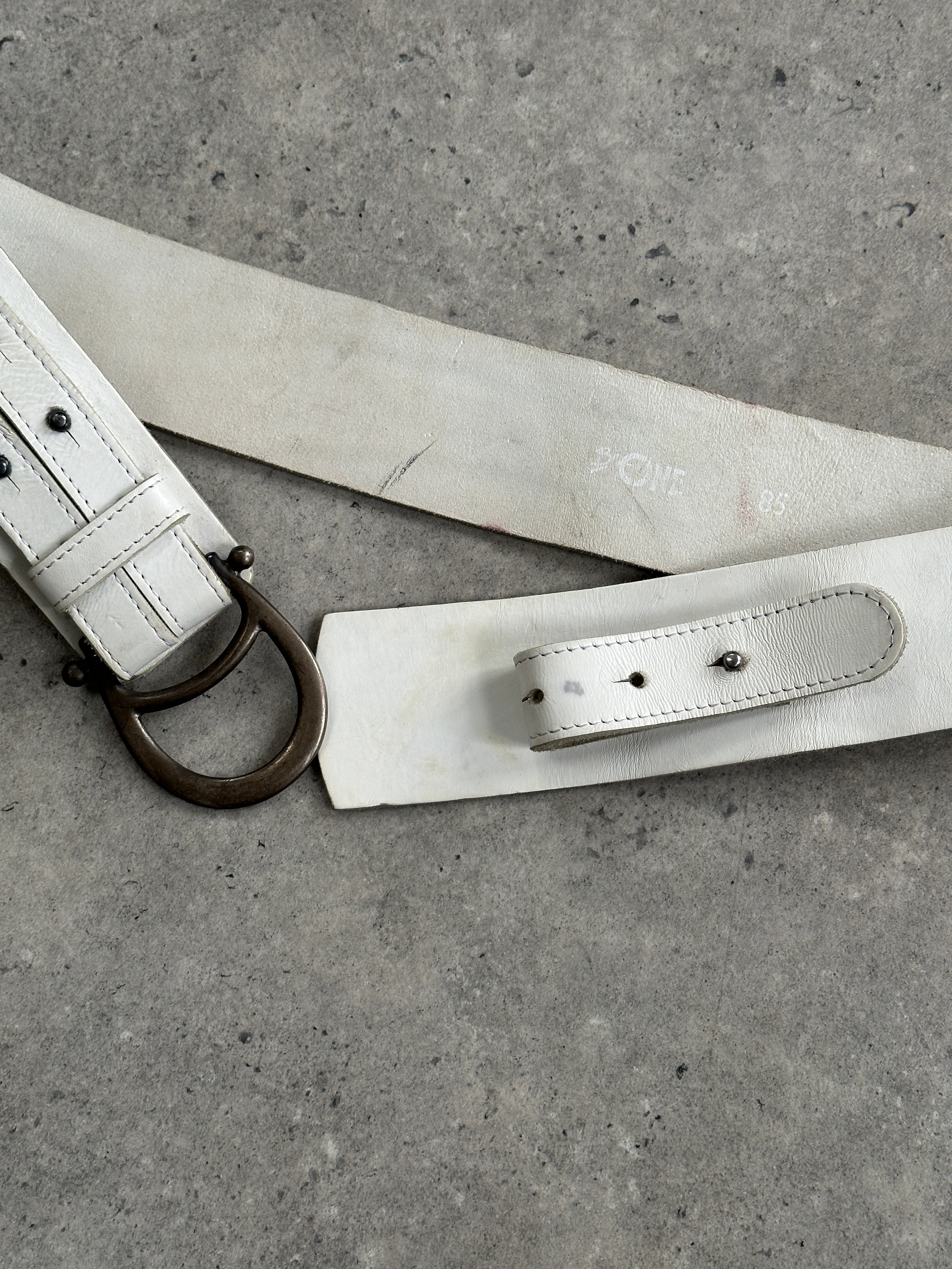 Vintage Italian 1990s chrome chunky leather belt with a wide design and metal buckle, size W32-34, stylish retro accessory.