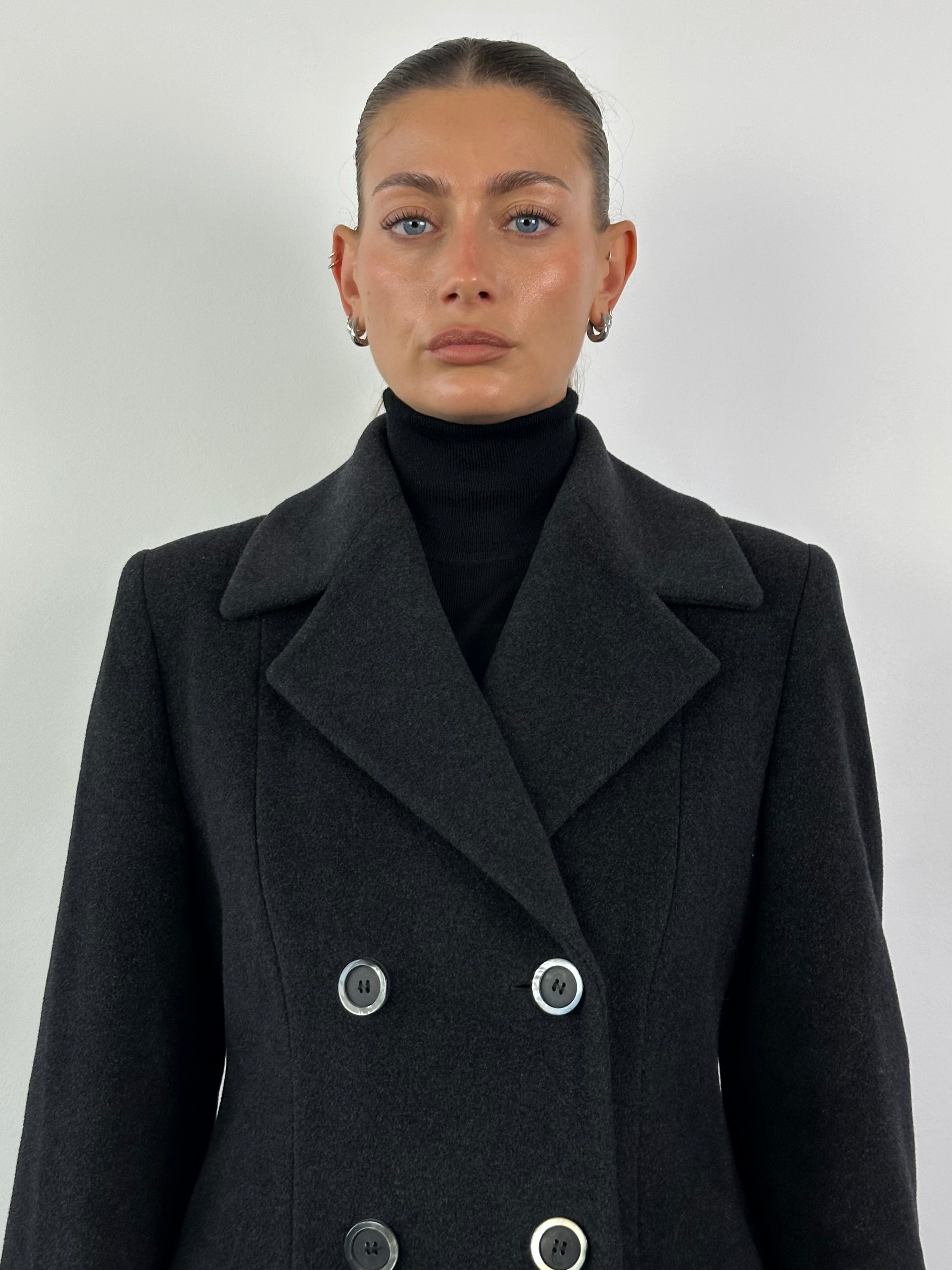 Vintage Italian vintage pure wool double-breasted floor-length coat in size M, showcasing classic style and elegant tailoring.