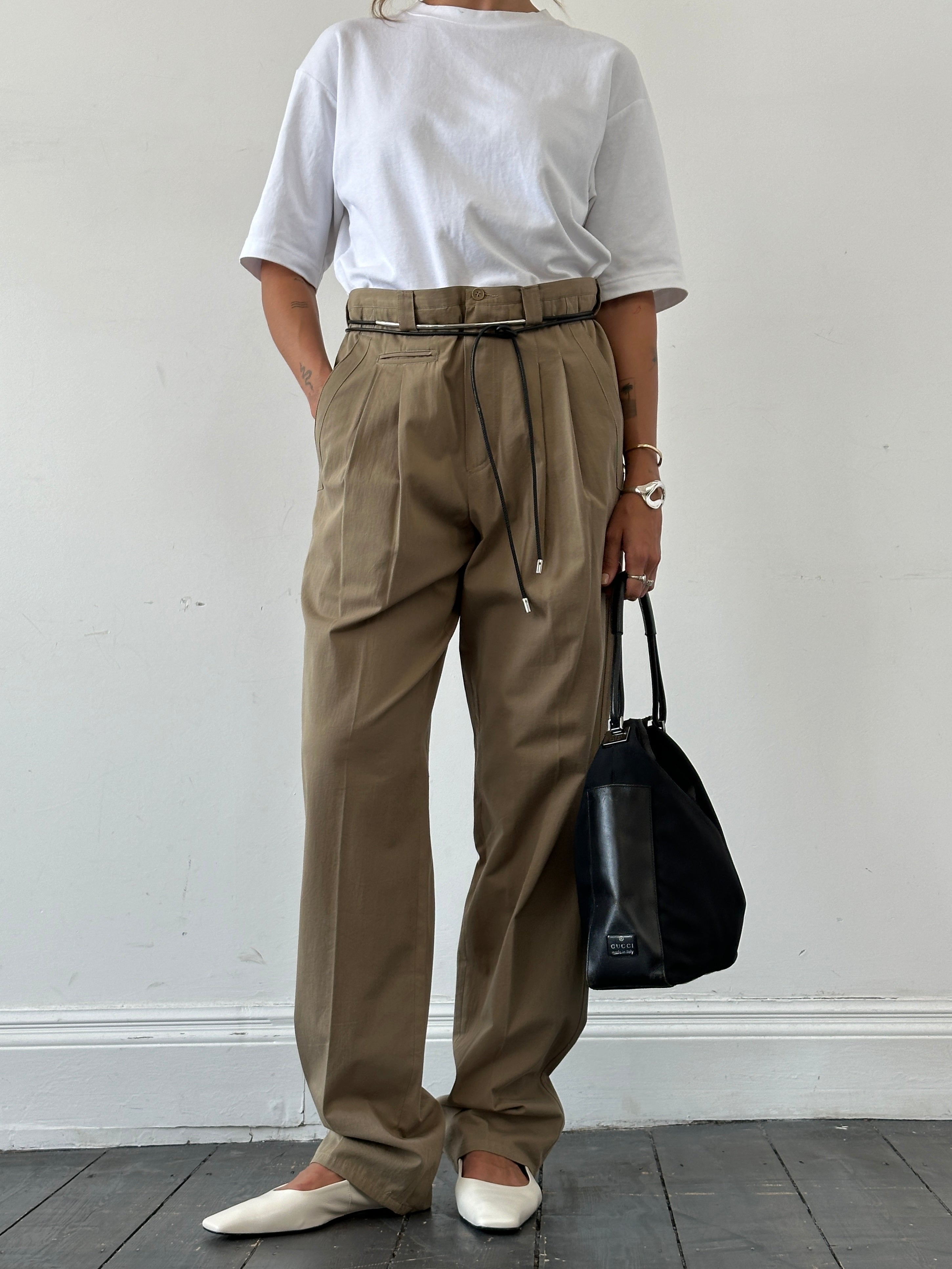 Vintage pure cotton straight-leg pleated trousers in size W35, featuring a classic design and tailored fit.