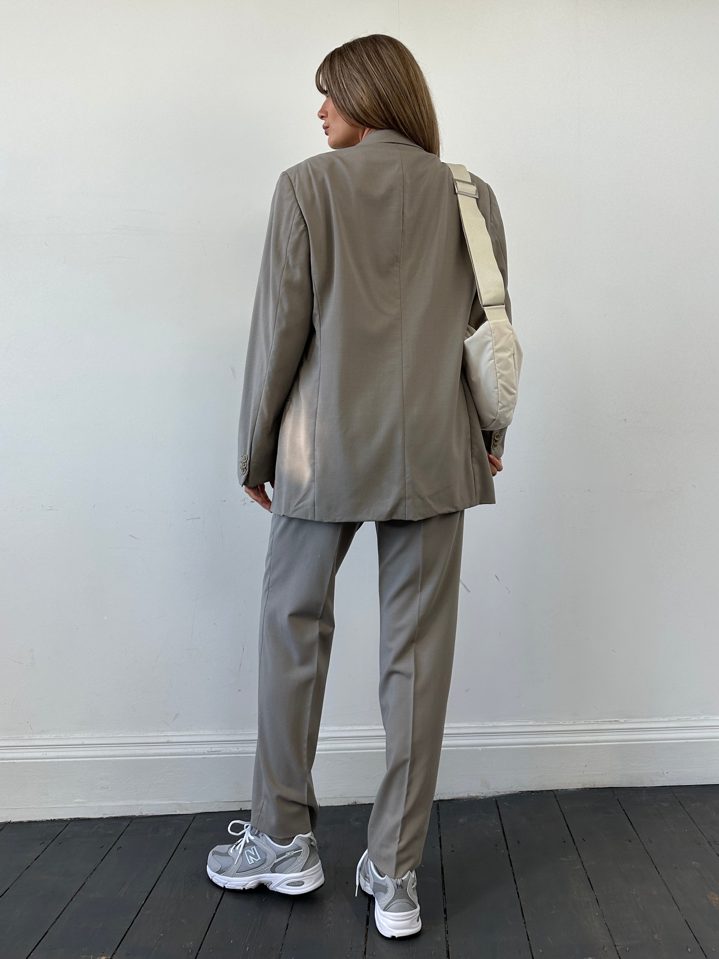 Armani Pure Wool Relaxed Suit - 40R/W32 - SYLK