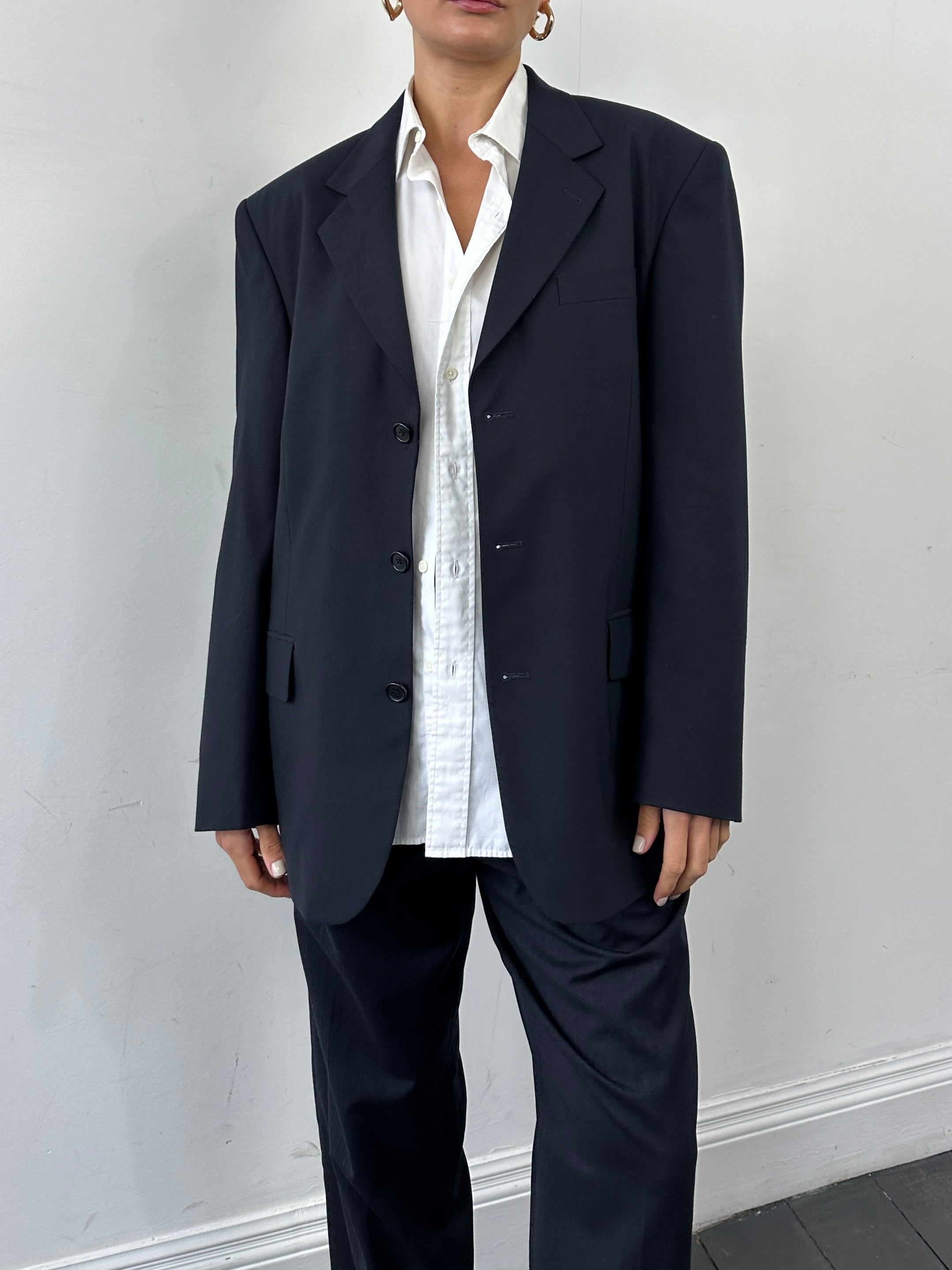 Vintage Virgin Wool Single Breasted Blazer in size 40R/L, tailored fit with classic lapels, displayed on a neutral background.