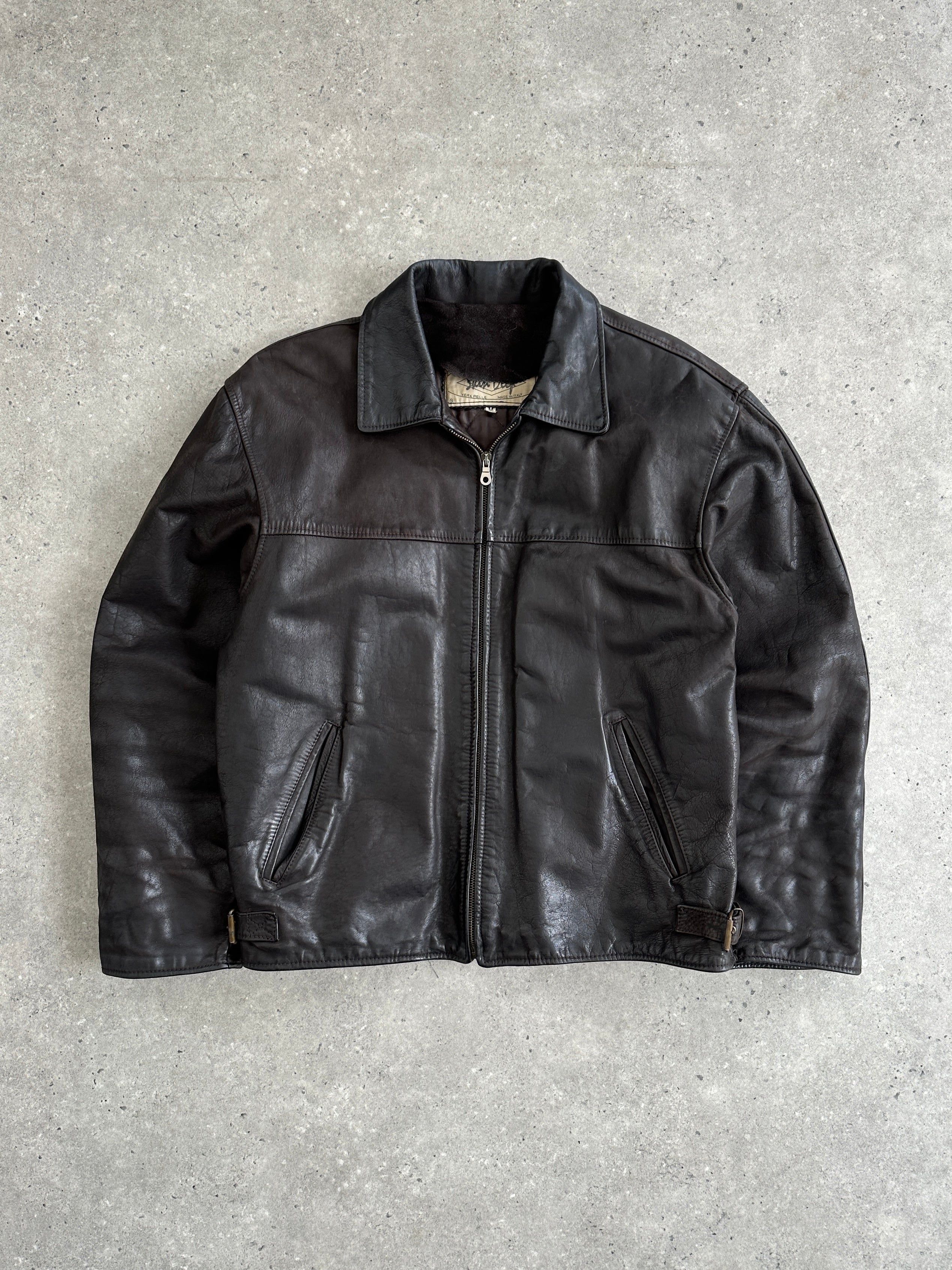 Italian Vintage leather jacket in size L, featuring classic design, rich brown color, and vintage detailing displayed in the image.