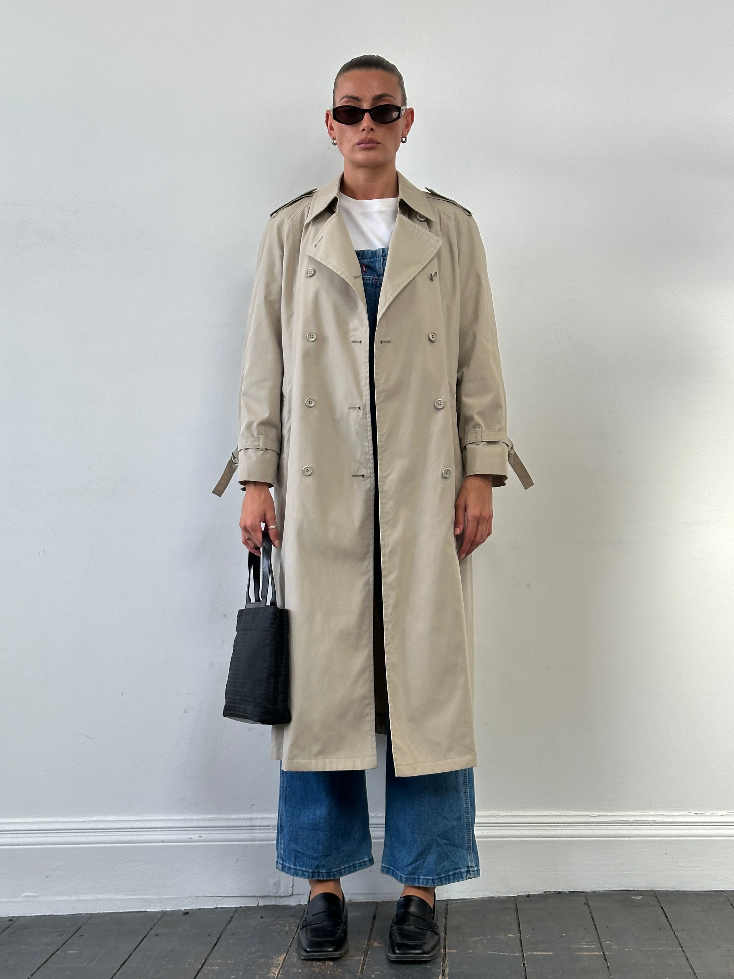 London Fog 1990s double-breasted cotton trench coat in size M, classic beige color with belt and lapel details.