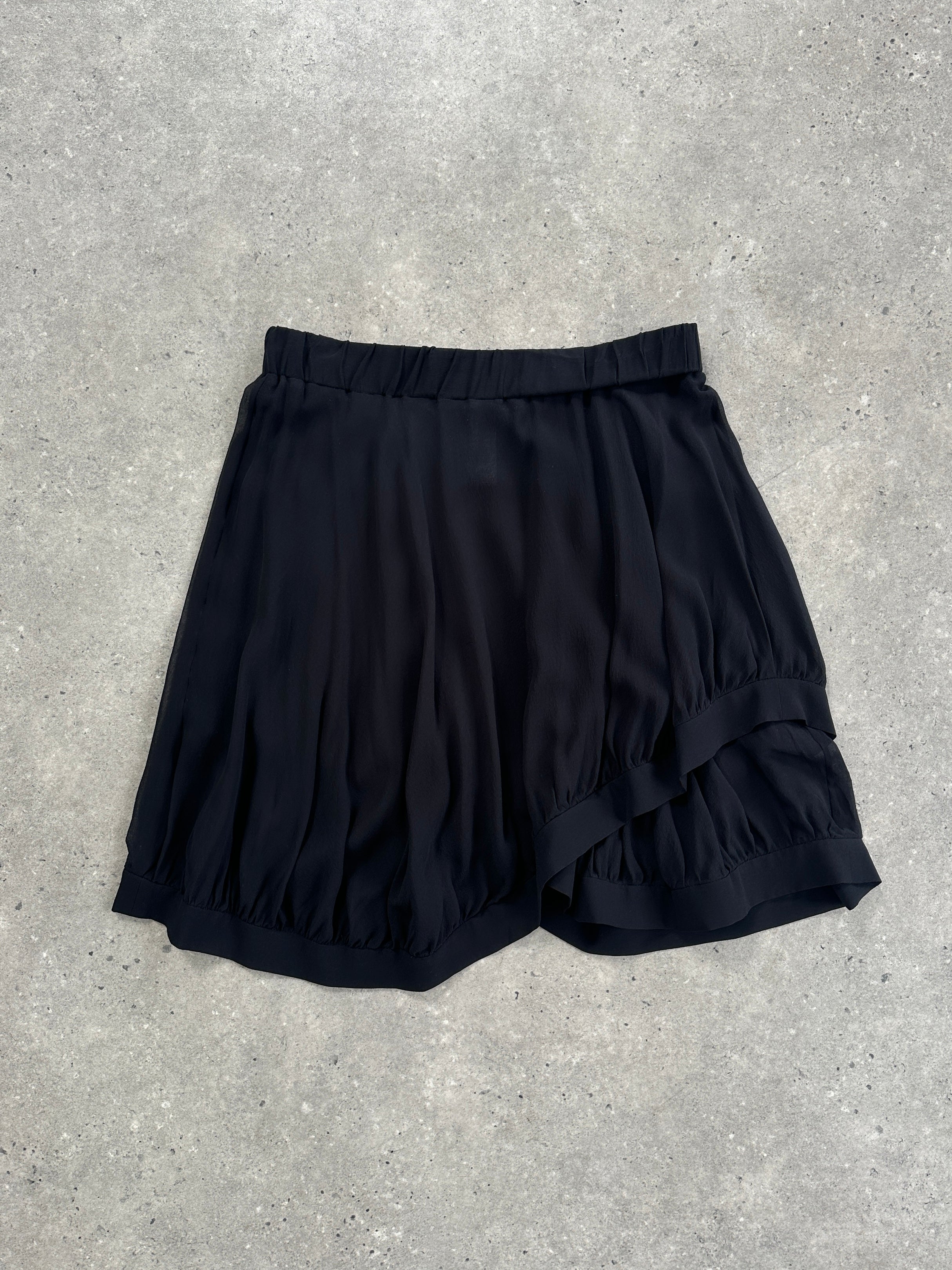 Giorgio Armani pure silk layered skirt in size 28-32W, featuring a flowing design and elegant drape.