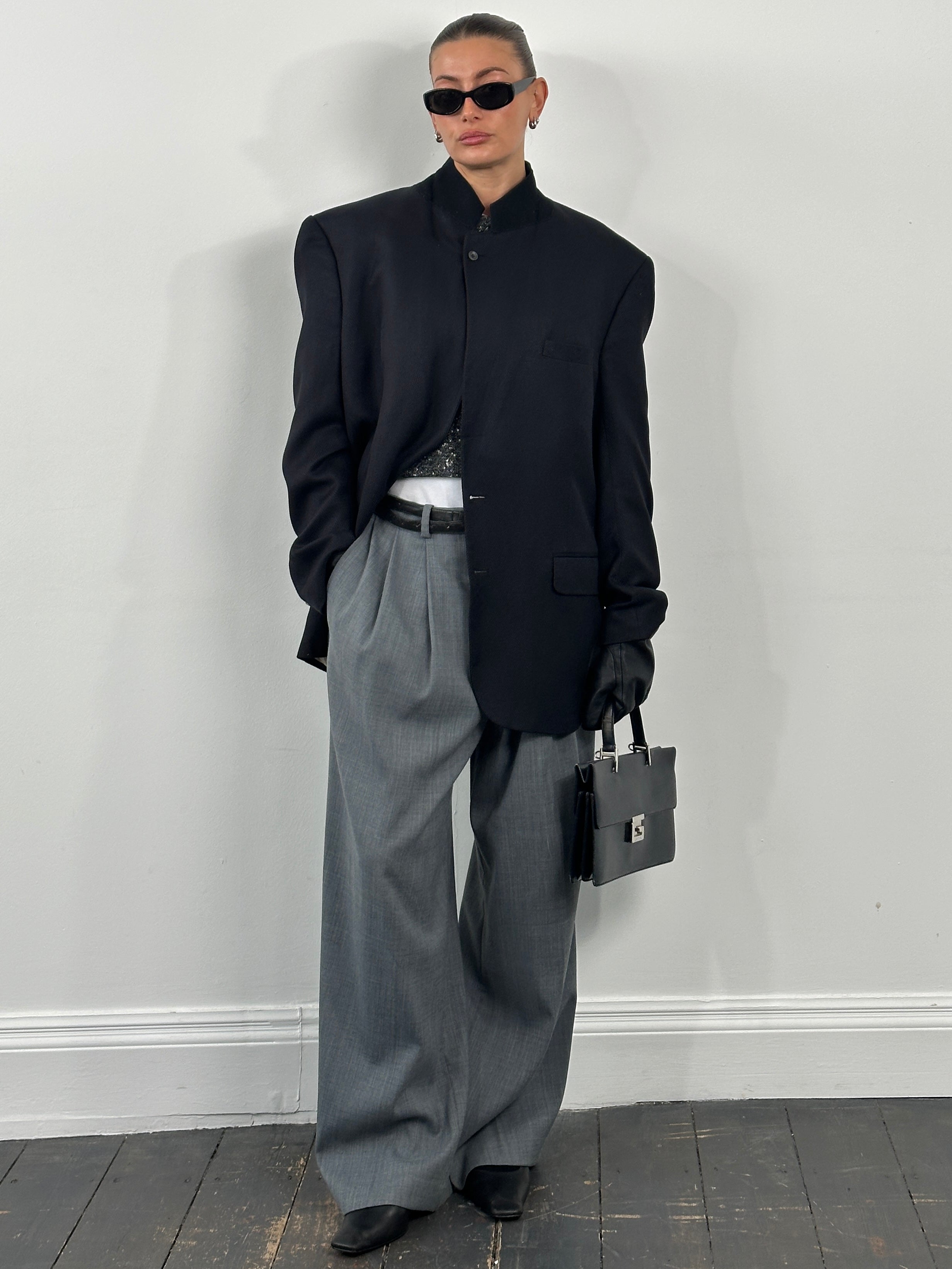 Burberry 1990s pure silk single-breasted blazer in size 46R/XL, classic tailored design with structured lapels and elegant finish.