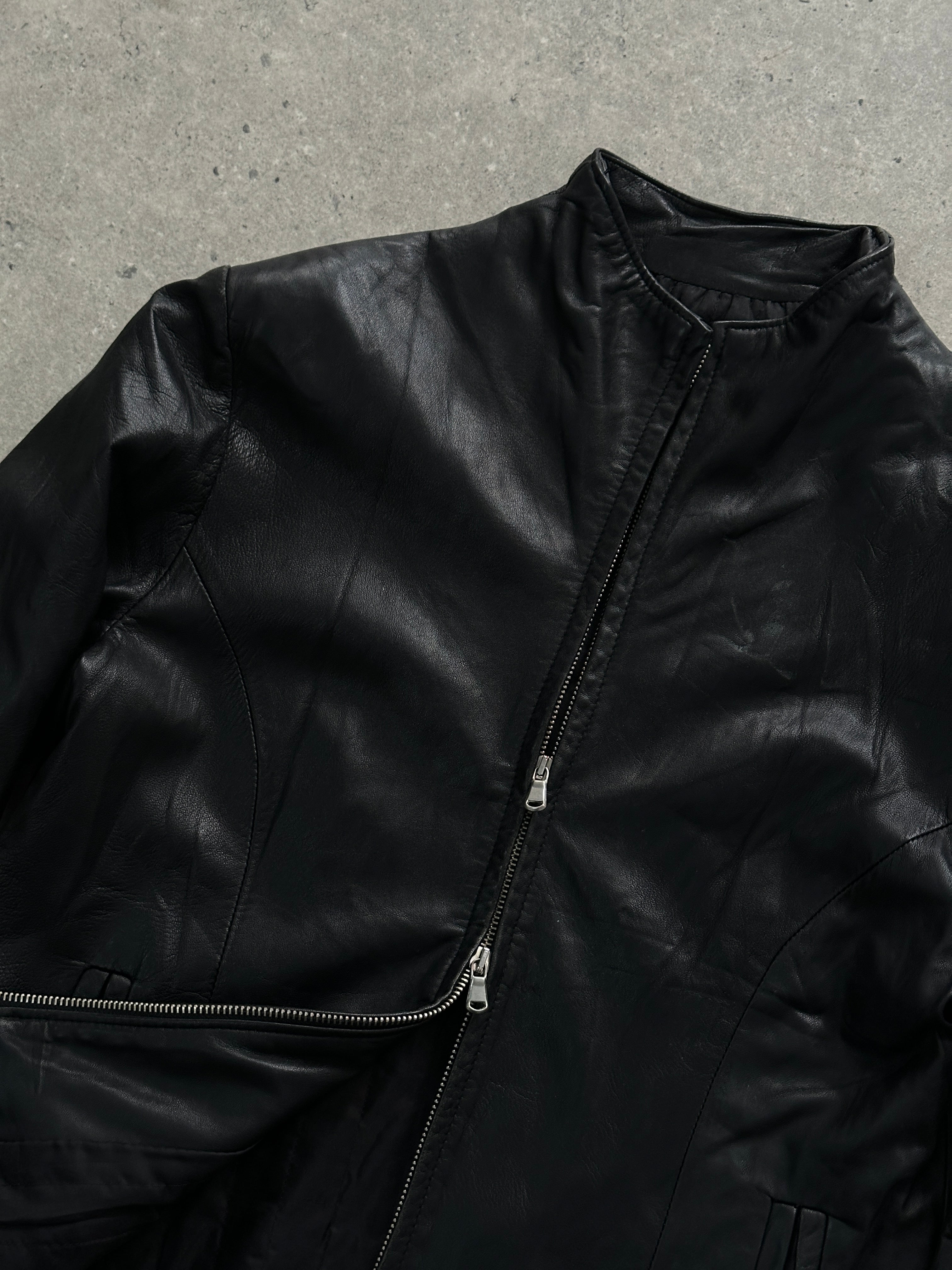 Vintage Italian leather jacket with high neck and double zipper, stylish vintage men's jacket in size small.