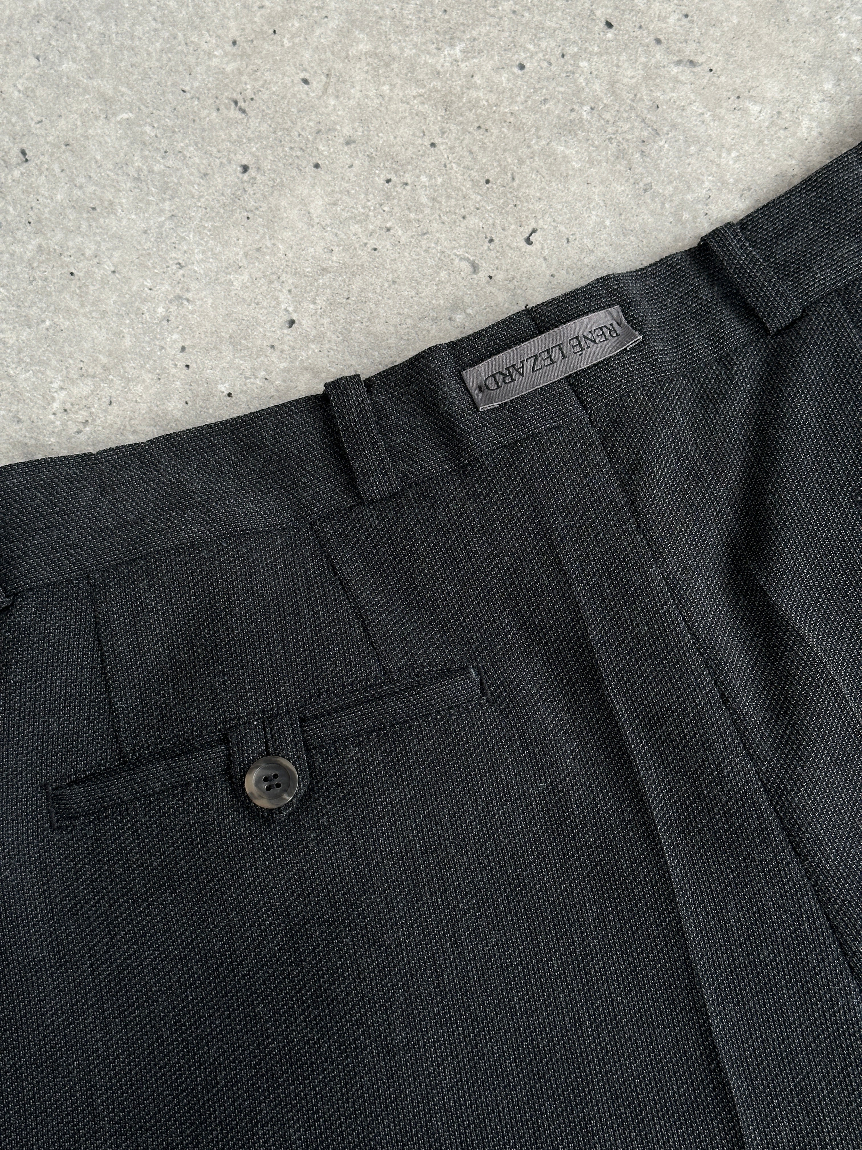 Vintage high waisted woven pleated tailored trousers in size W30, showcasing classic design and structured fit.