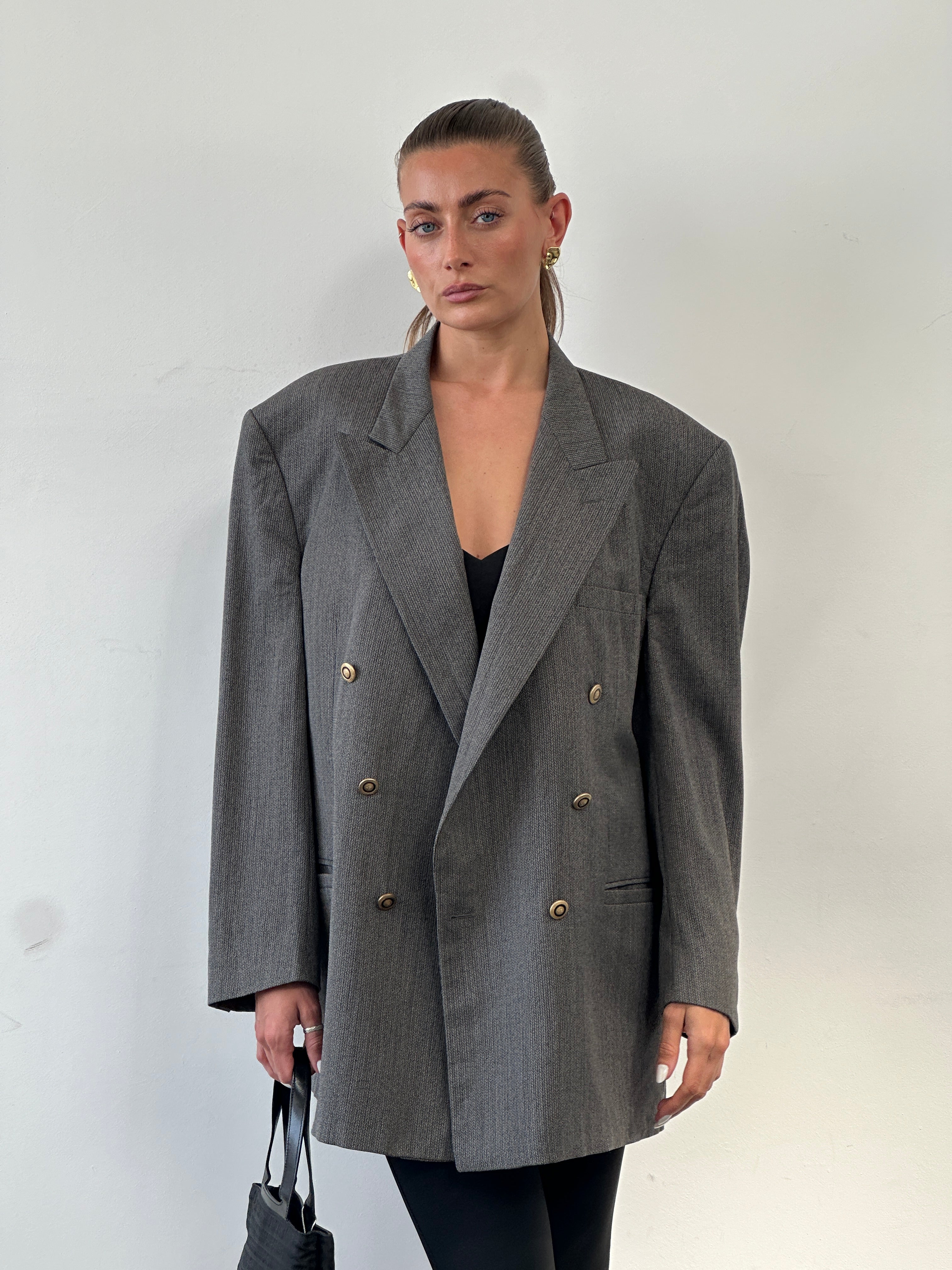 Versace Classic V2 1990s bespoke double-breasted blazer in size 46R/XXL, featuring tailored fit and luxury fabric details.