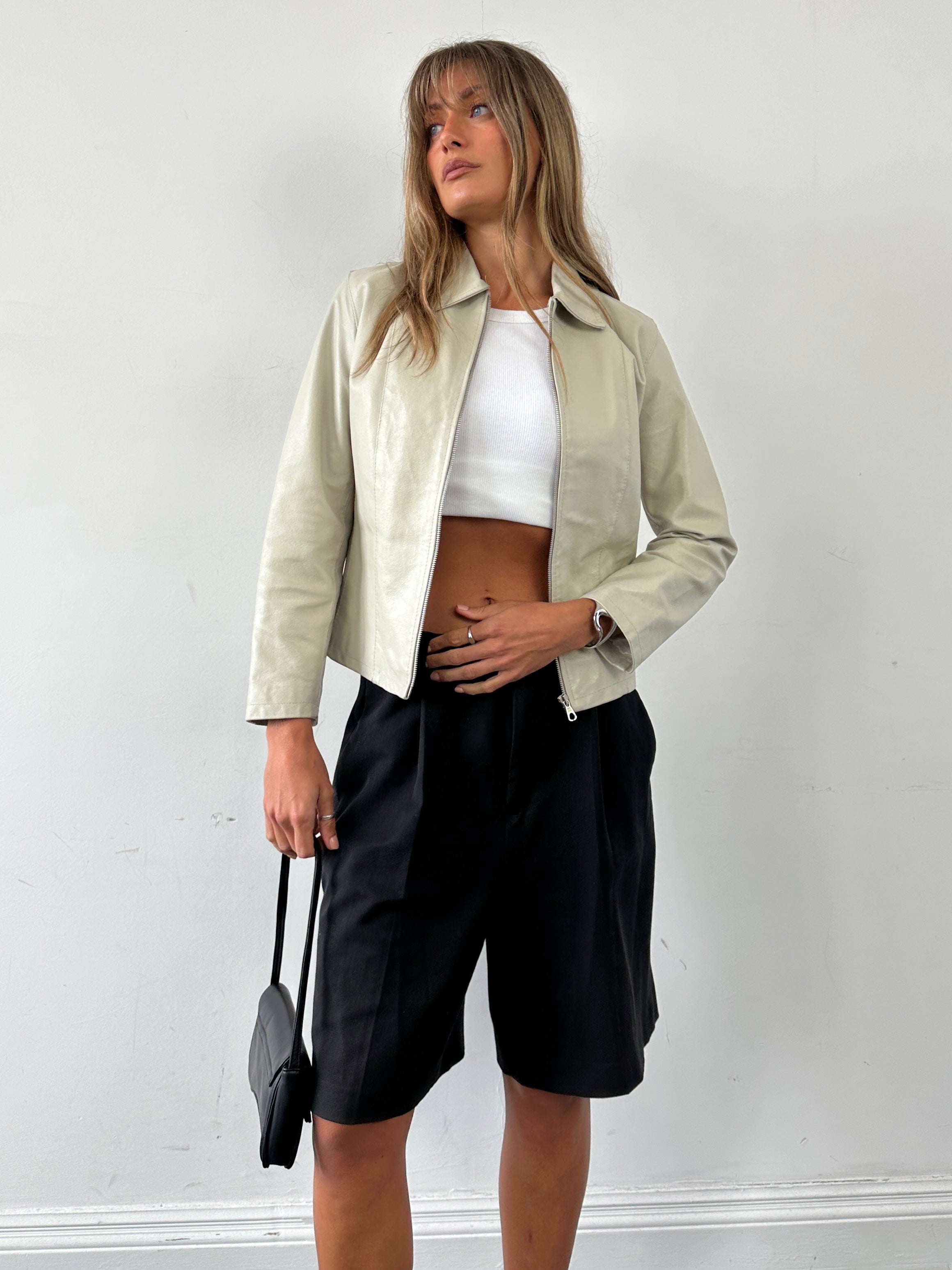 Vintage Italian vintage leather zip-up jacket for women, showcasing classic style and high-quality leather.