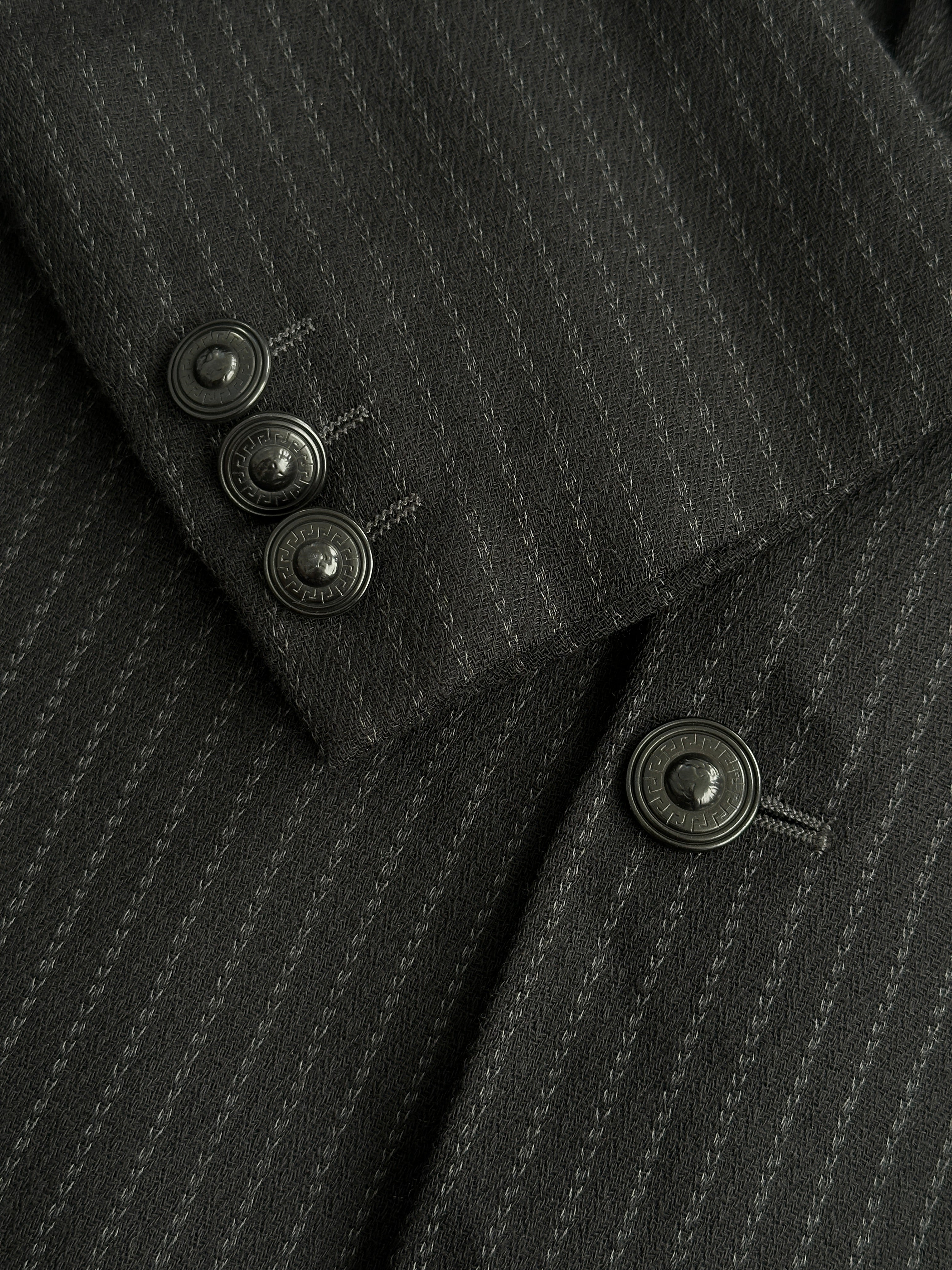 Versace Versus 90s bespoke single-breasted blazer in a relaxed fit, size 38R/M, featuring classic design and tailored details.