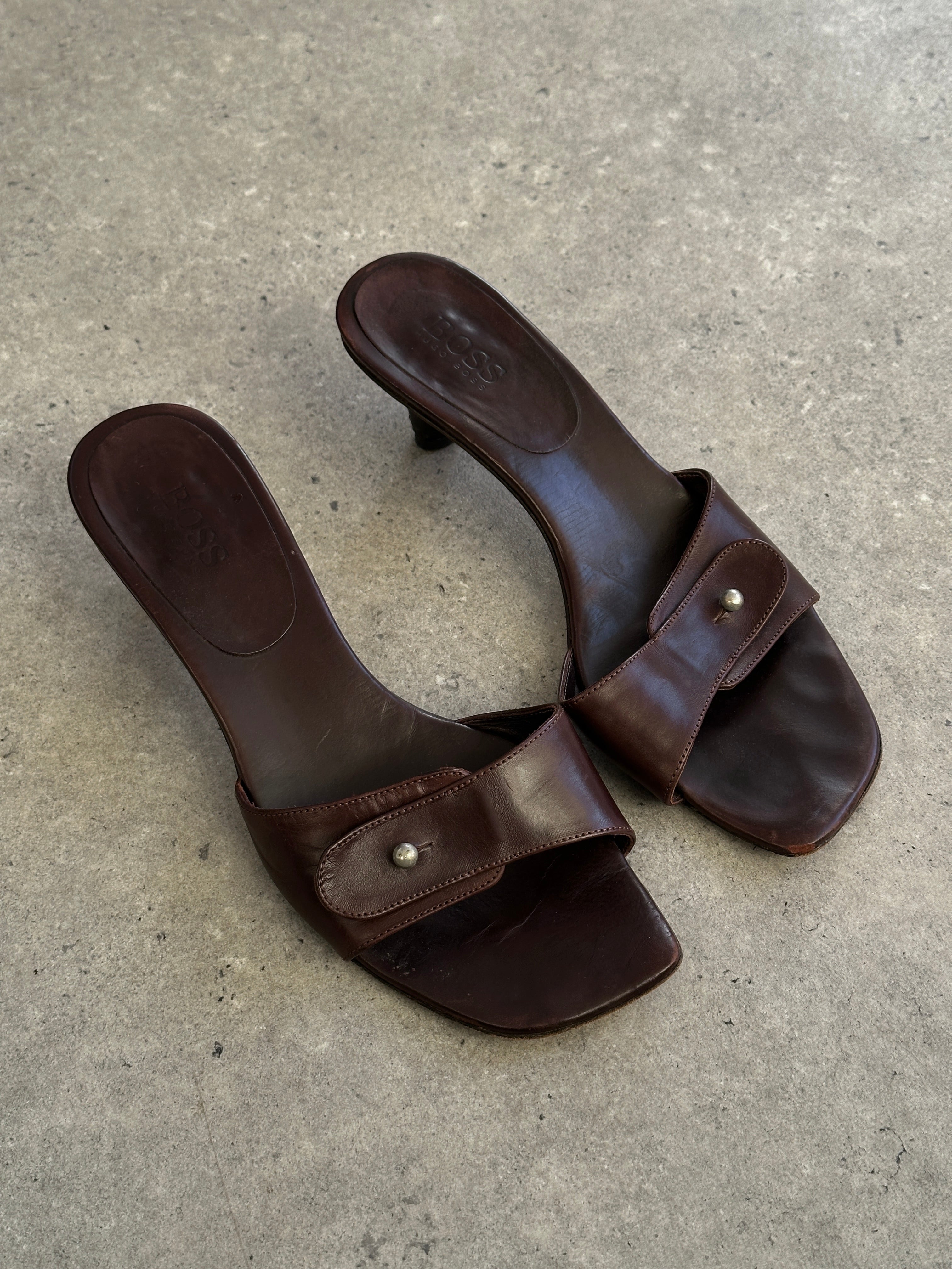 Hugo Boss leather mules in UK size 5, EUR 38, featuring sleek design and smooth leather upper for stylish comfort.