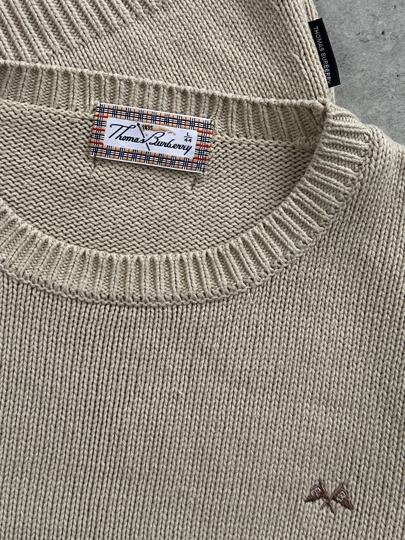 Thomas Burberry 2000s cotton knitted logo jumper in XS, featuring a classic design and the iconic Burberry logo on the front.