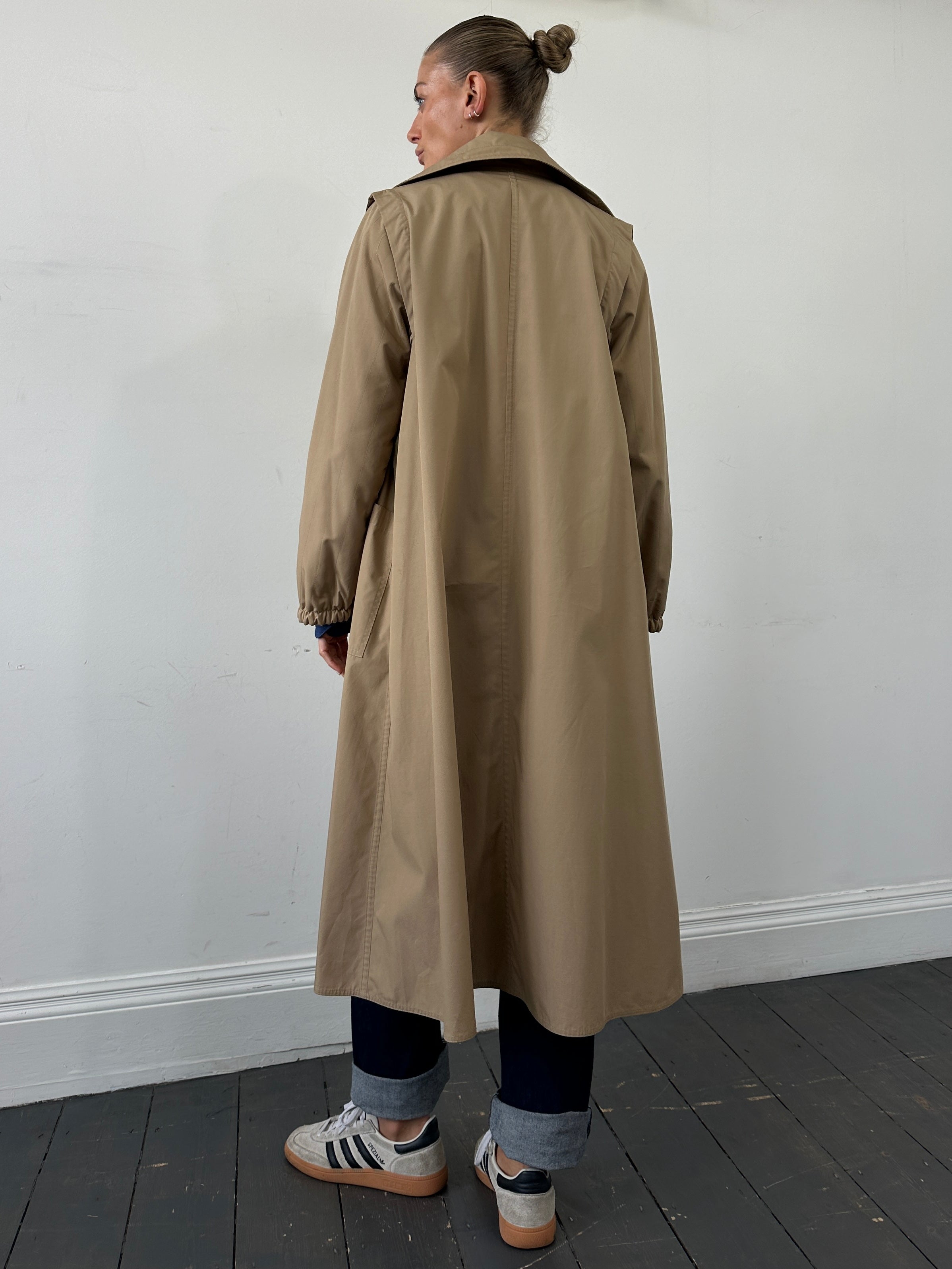 Vintage A-Line cotton trench coat with single-breasted design, classic collar, and button closure, in size M.