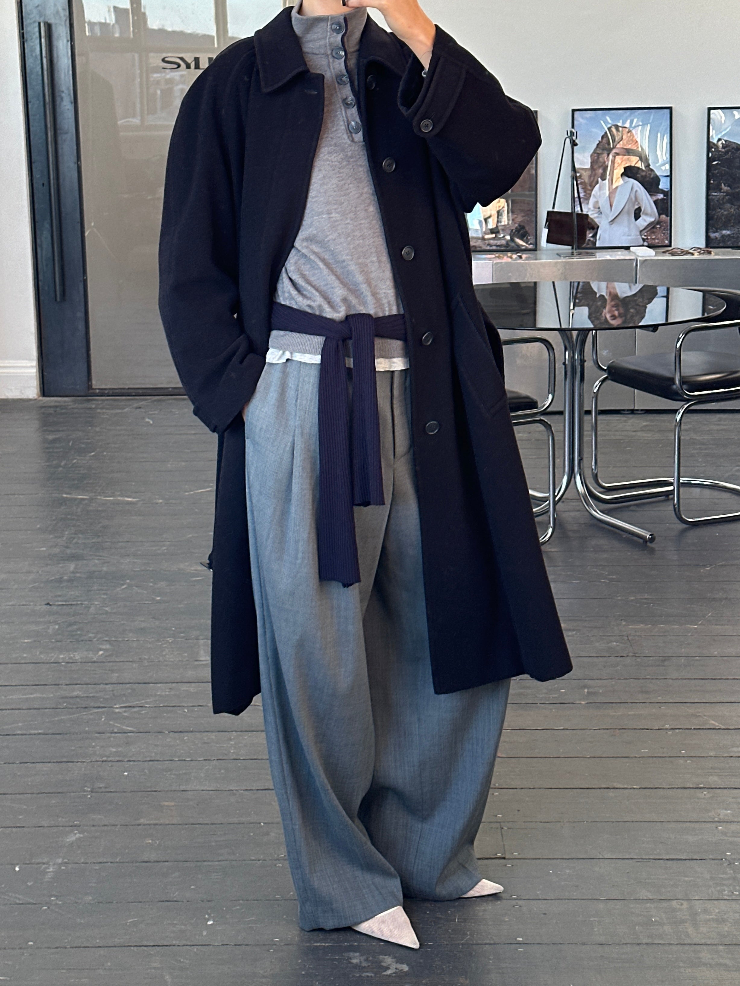 Vintage 1990s wool cashmere belted coat in size L/XL, stylish retro outerwear with classic design and warm fabric.