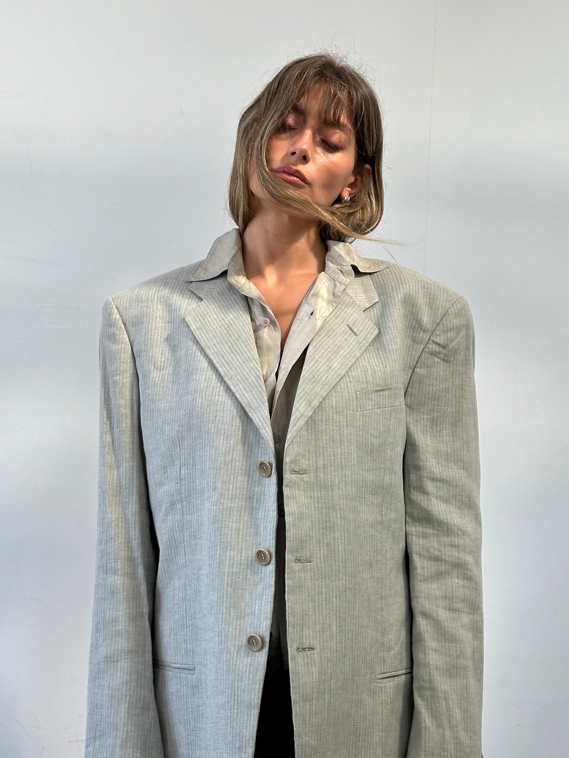Armani Collezioni striped linen cotton relaxed blazer in size 42R/XL, featuring a stylish casual fit and classic design.