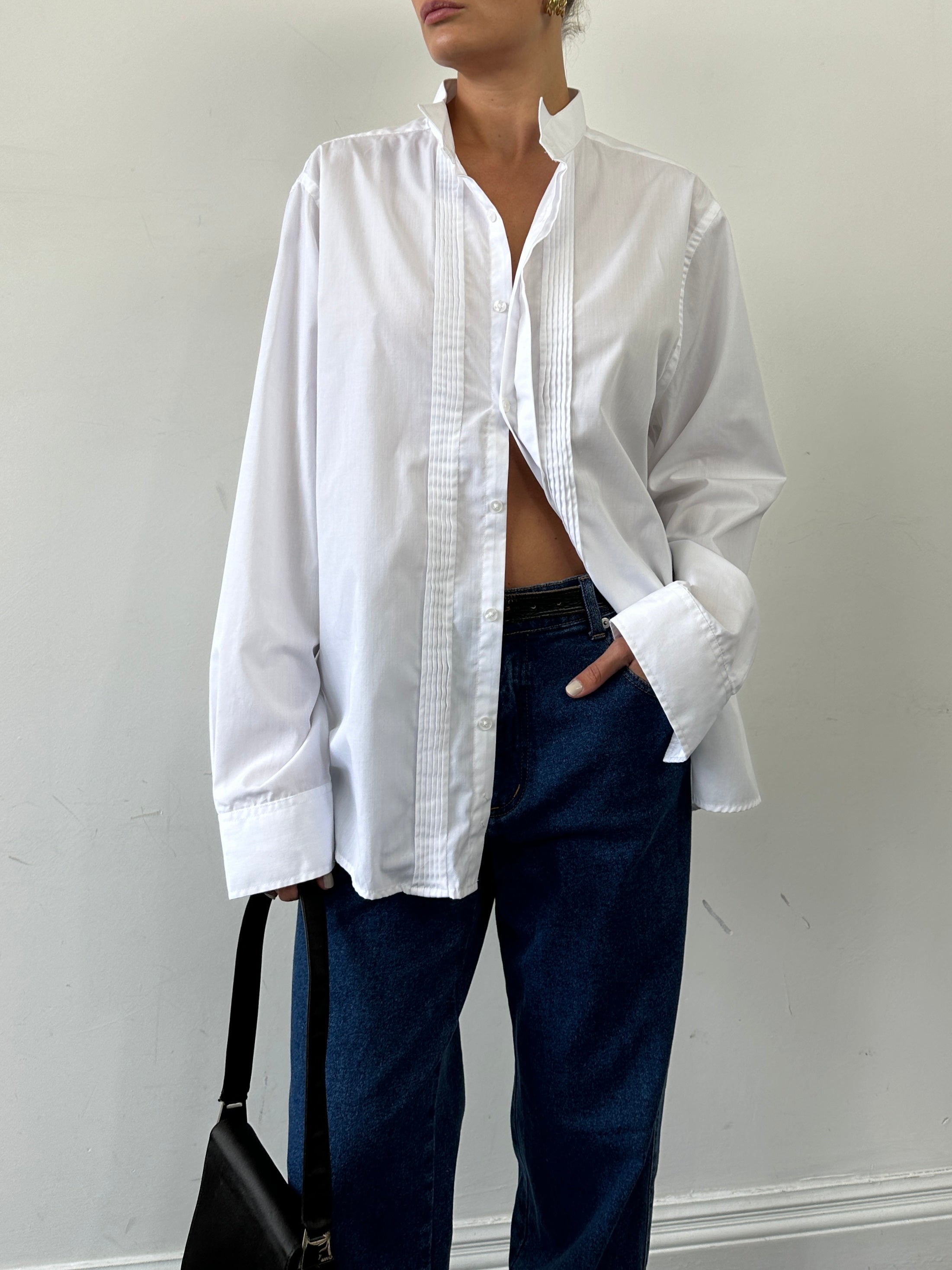 Vintage cotton pleated wing collar dress shirt in XL/XXL, featuring classic pleats and a stylish wing collar design.