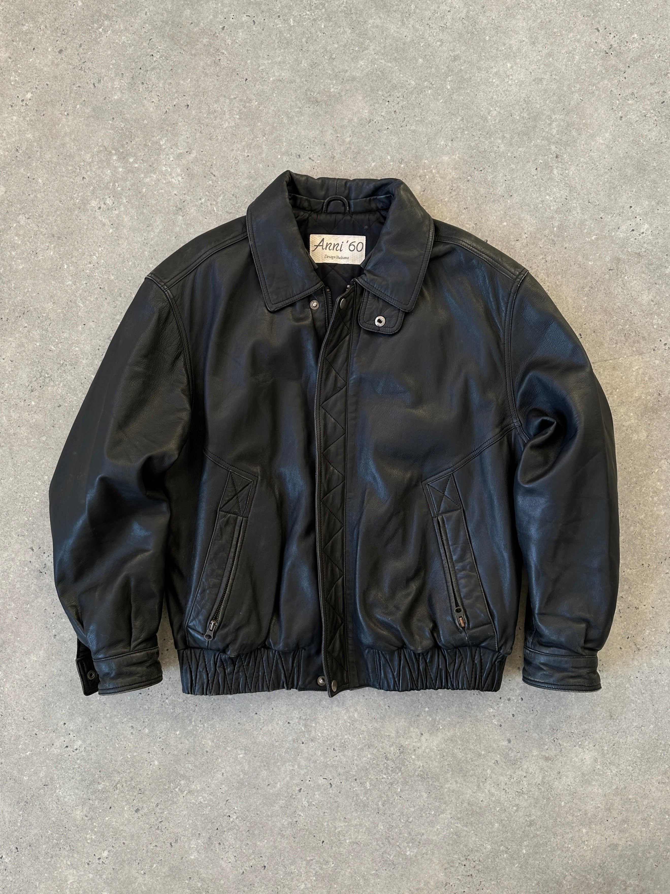 Vintage Italian vintage smooth leather bomber jacket in size large, featuring classic design and high-quality craftsmanship.