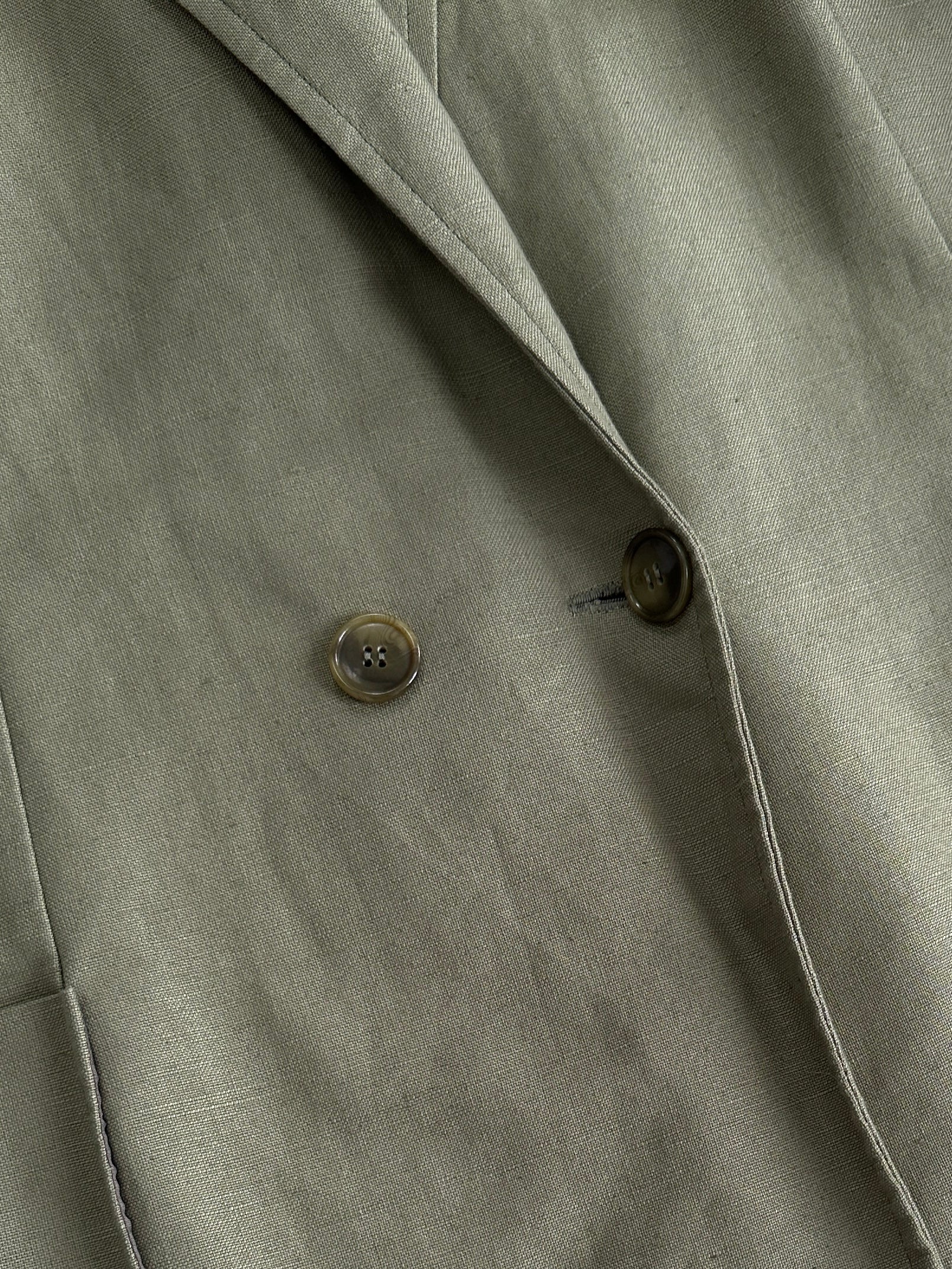 Vintage linen double-breasted blazer for men, size M, featuring classic lapels and tailored fit in a vintage style.