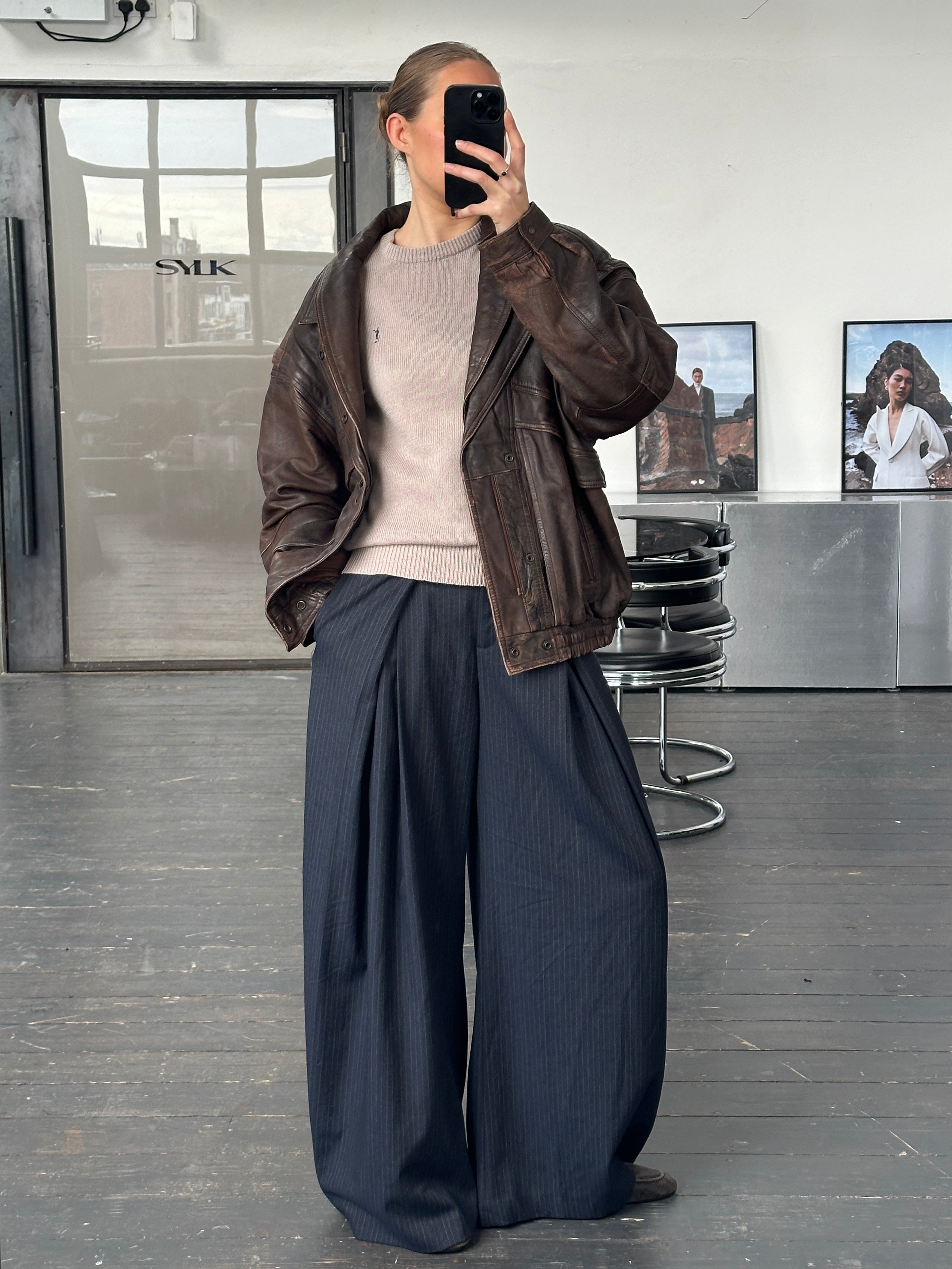 Vintage 1990s aged double collar leather bomber jacket in XL, featuring distressed leather and classic design.