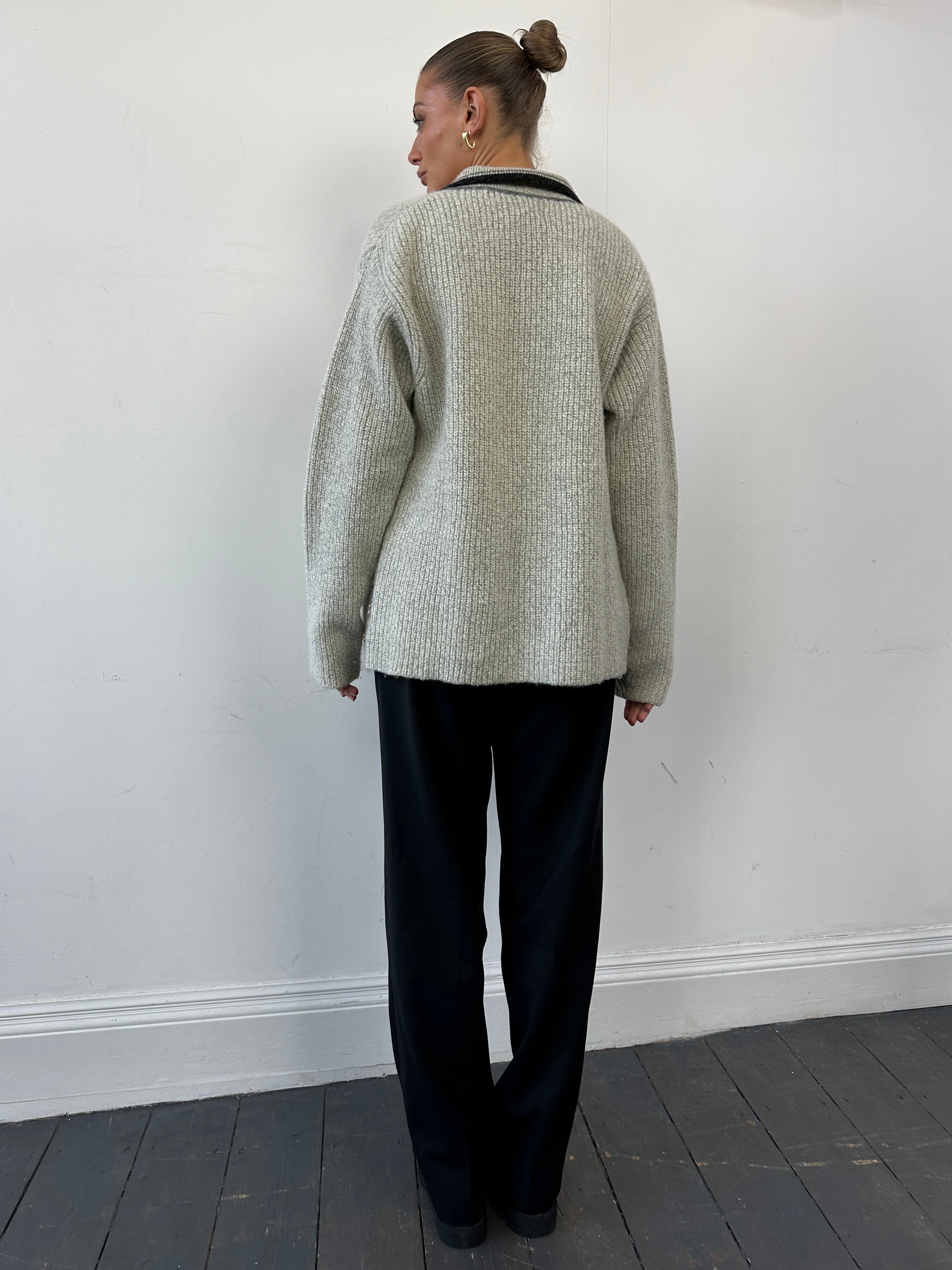 Levi’s wool zip-up knitted cardigan in size L, featuring a cozy textured knit fabric and a front zipper closure.