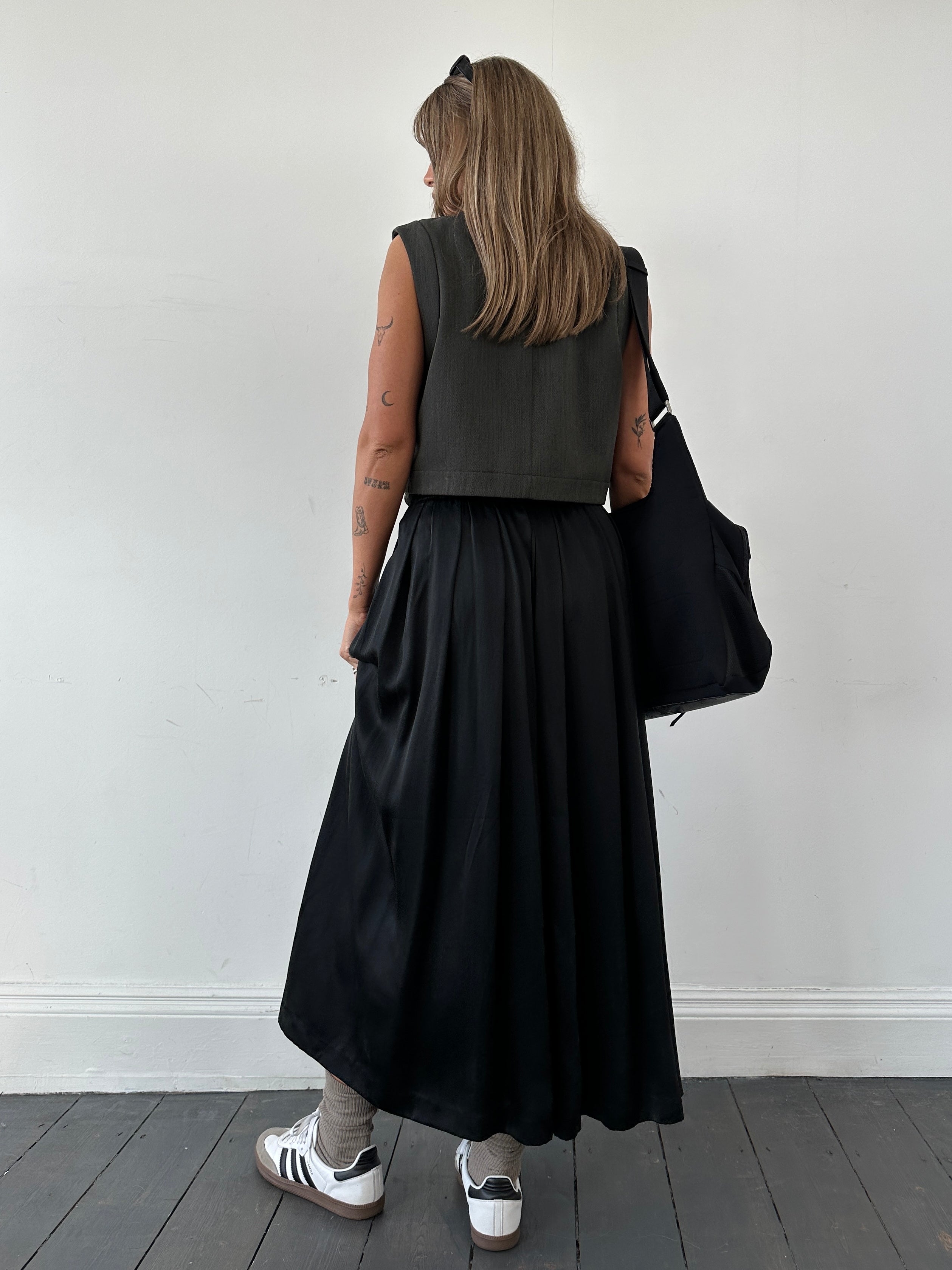 Jaeger pure silk elasticated pleated maxi skirt in W28, flowing fabric with a comfortable waistband and elegant pleats.