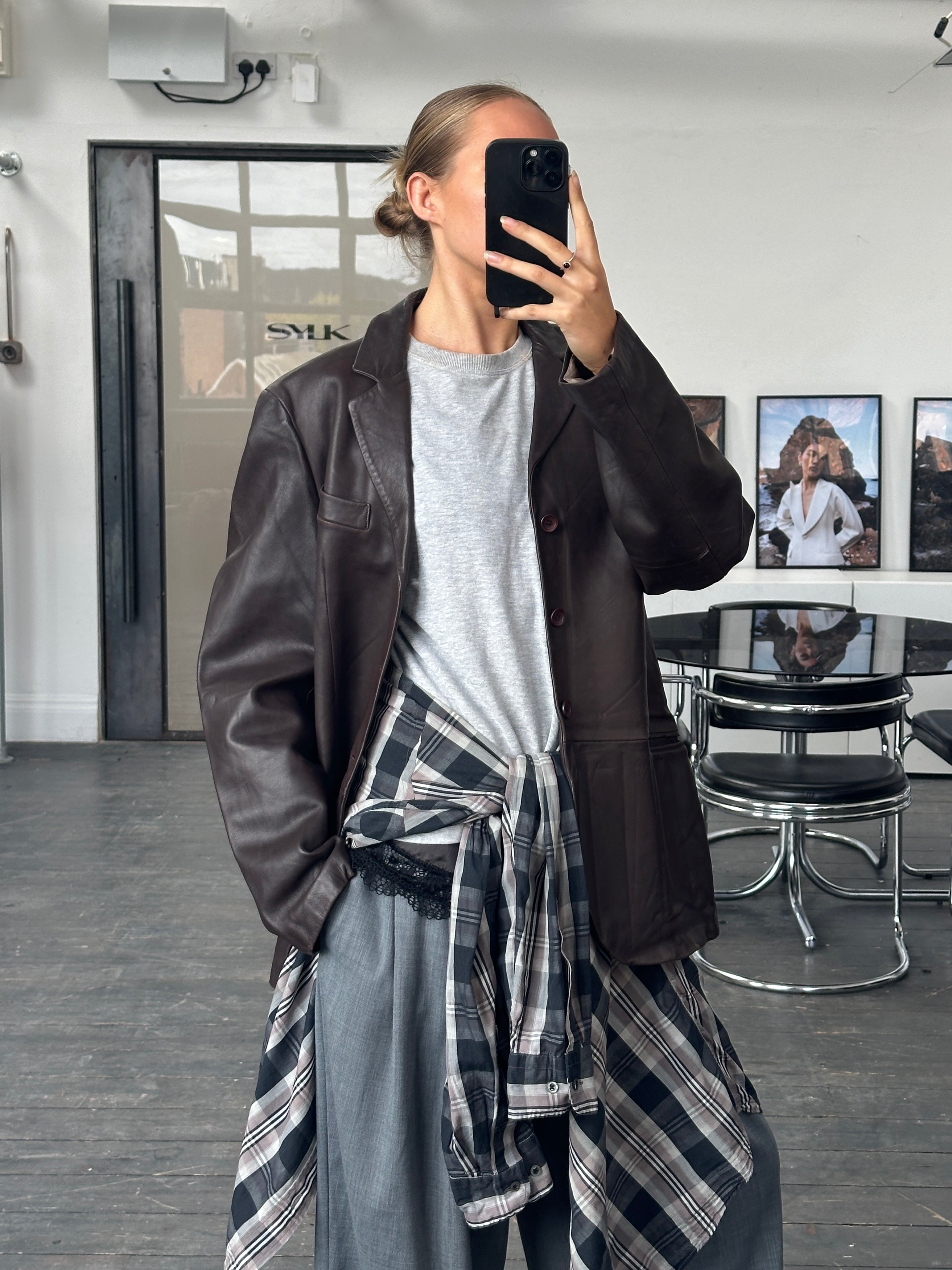Emporio Armani 1990s lamb leather jacket in size M/L, stylish black leather outerwear with classic design and premium texture.