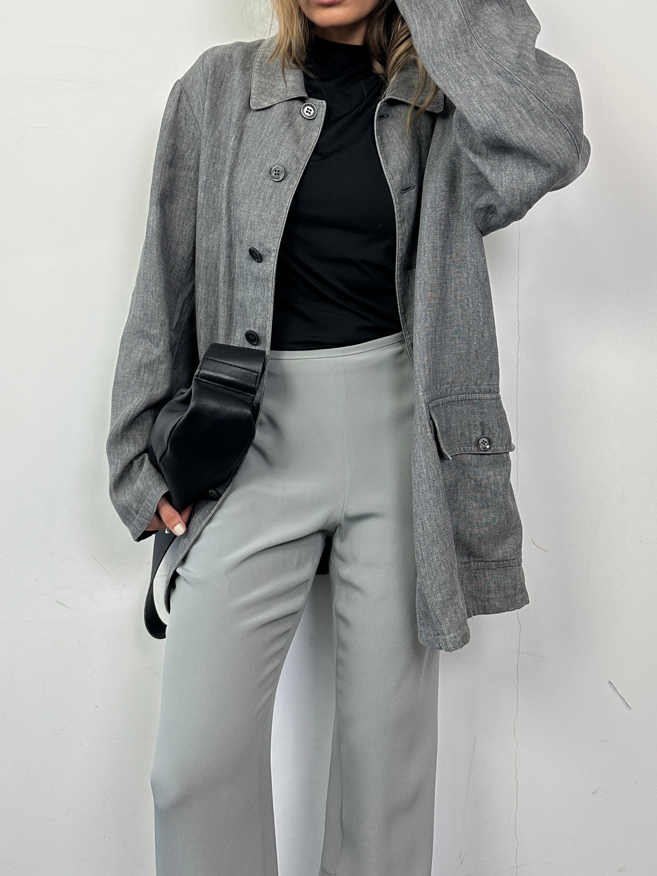 Armani Collezioni relaxed pure linen bomber jacket in XL, featuring a casual fit and classic design with a zip front.