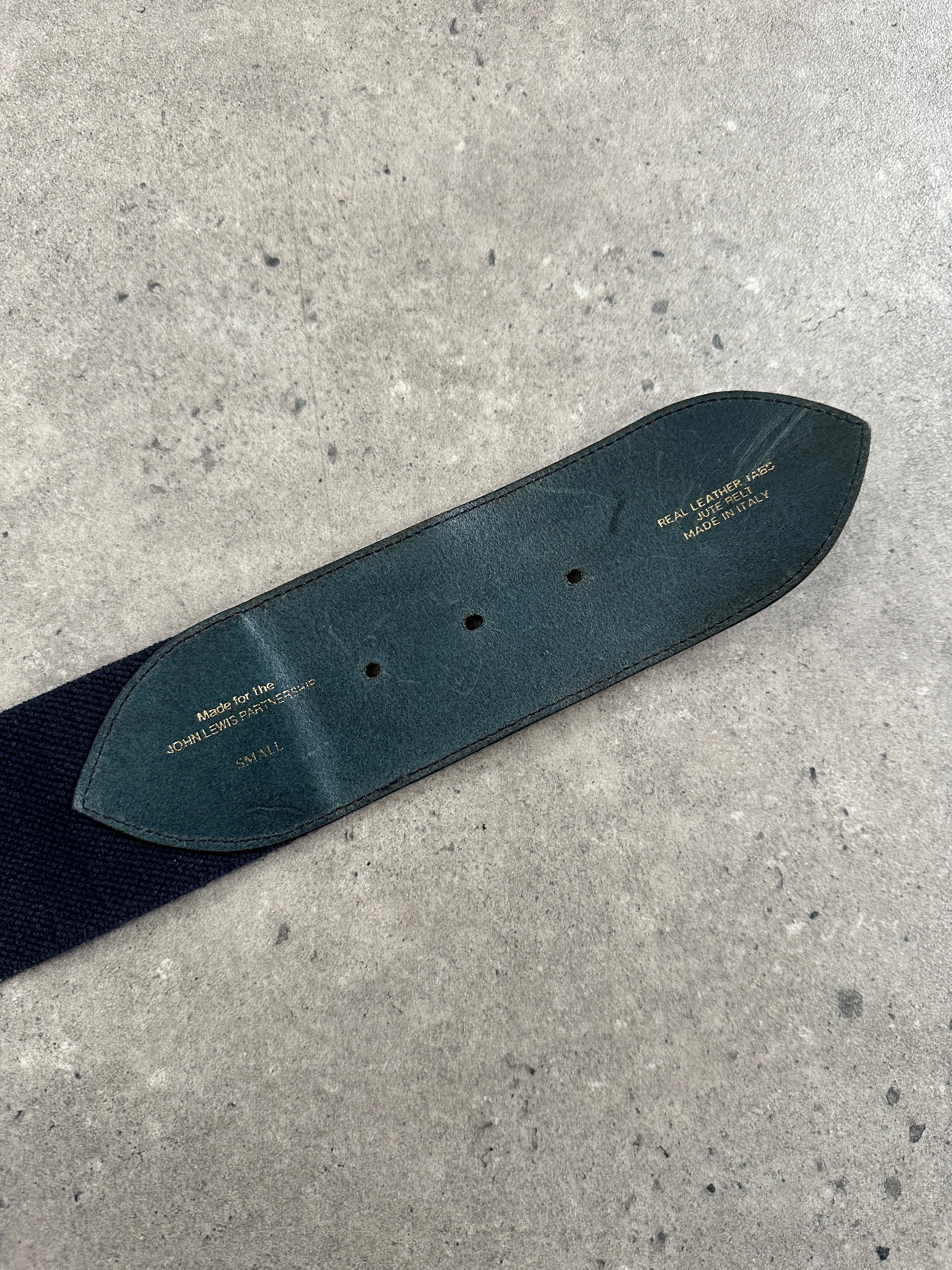 Vintage Italian 1990s leather and jute belt, W25-32, featuring a classic design with rustic leather and woven jute strap.