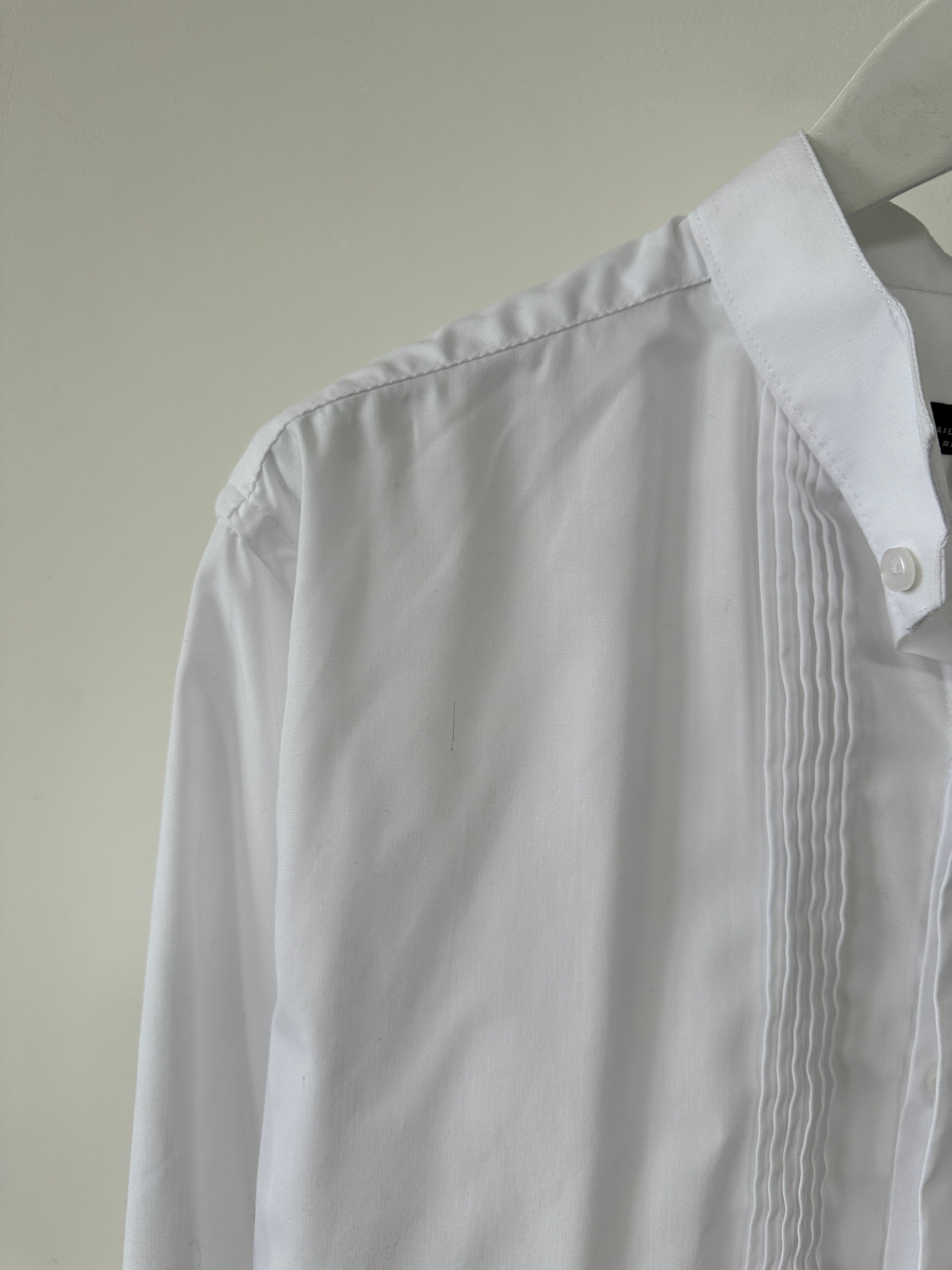 Vintage cotton pleated wing collar dress shirt in XL/XXL, featuring classic design and tailored fit.