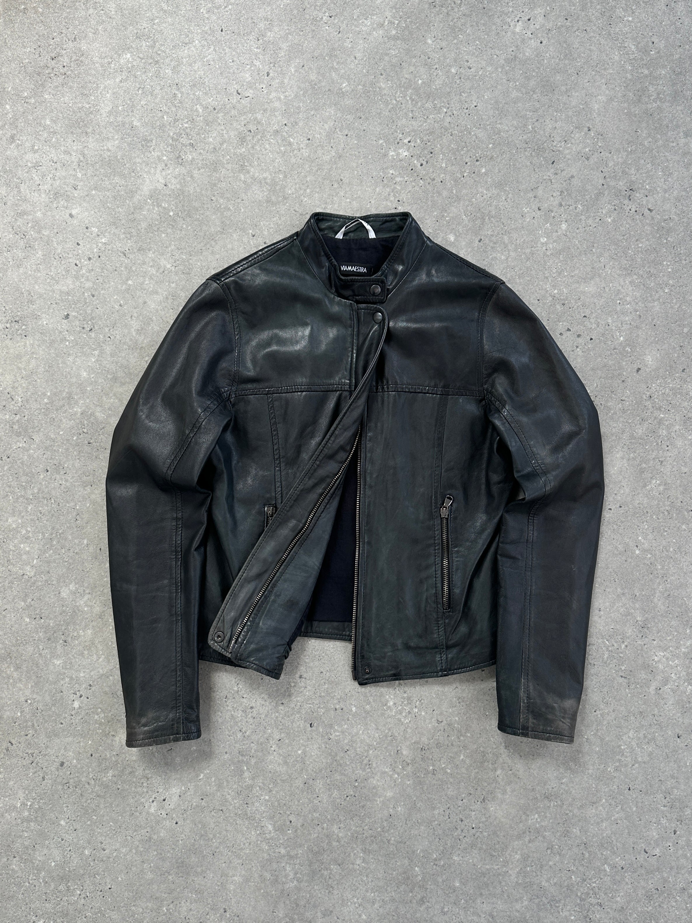 Vintage Italian double zip fitted leather jacket, stylish men's vintage leather jacket with dual zippers and tailored fit.
