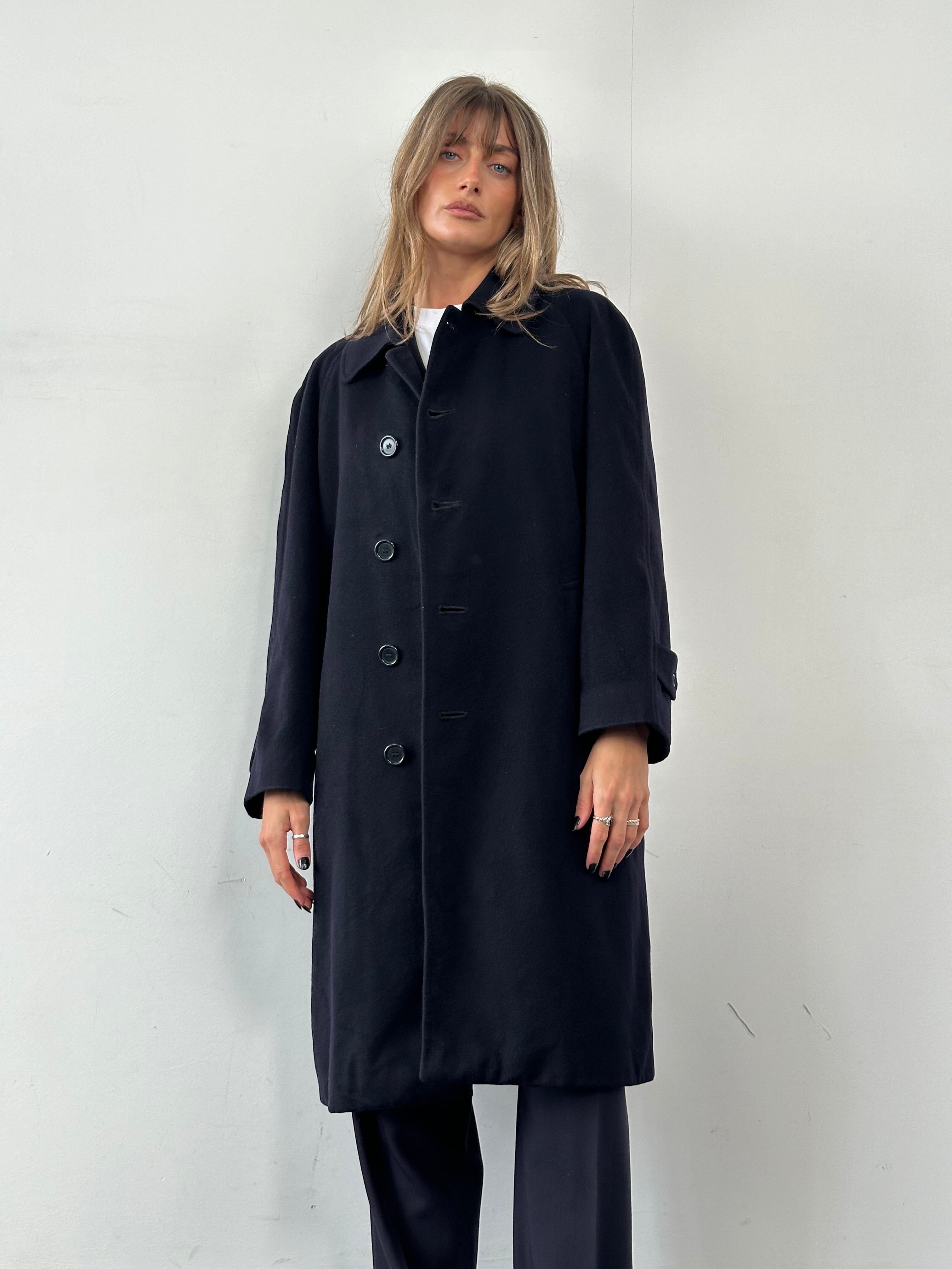 Burberry Pure Cashmere single-breasted coat in size L, shown in a classic style with a tailored fit and elegant design.