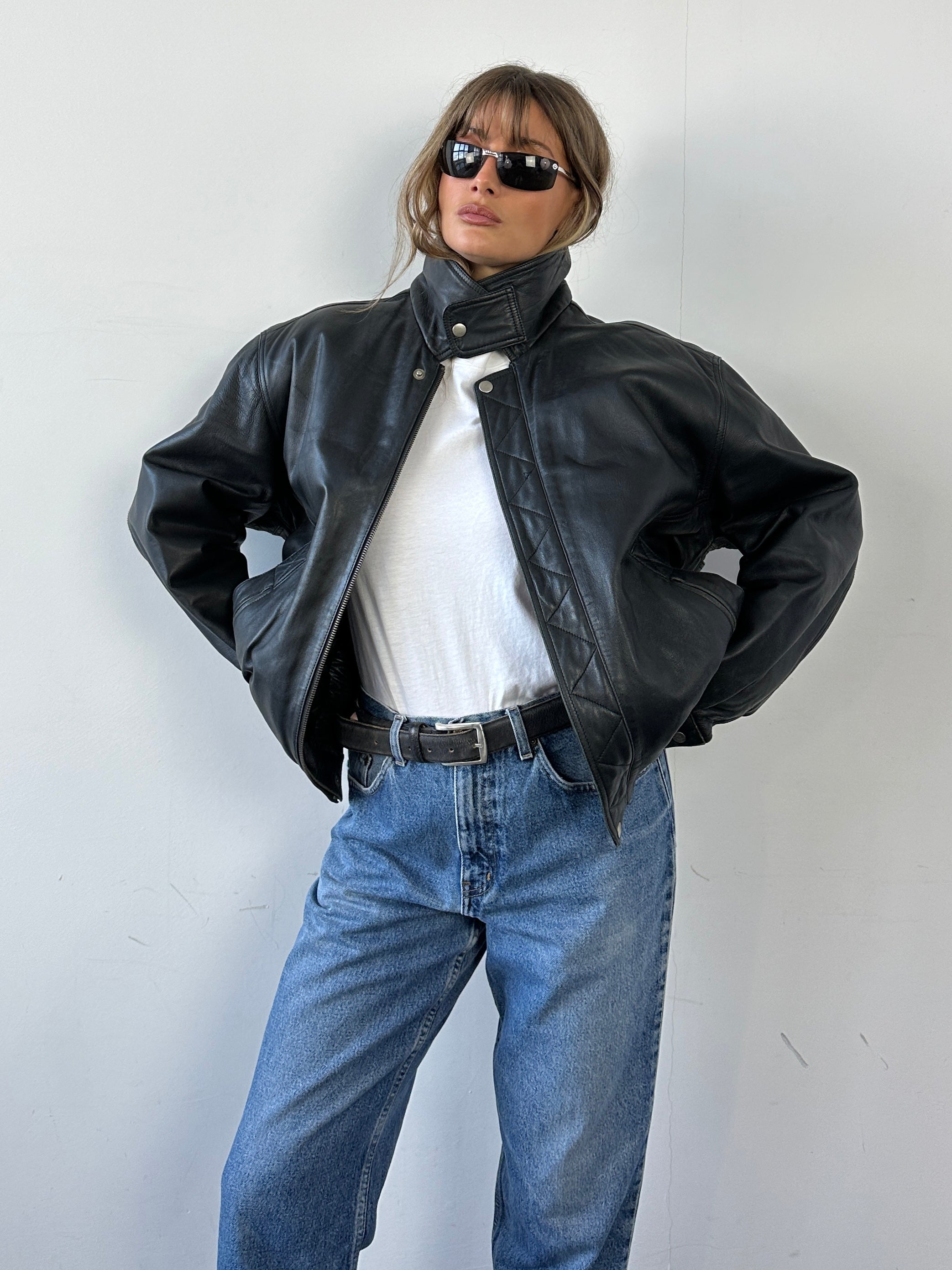 Vintage Italian vintage smooth leather bomber jacket in size large, featuring classic design and sleek styling.