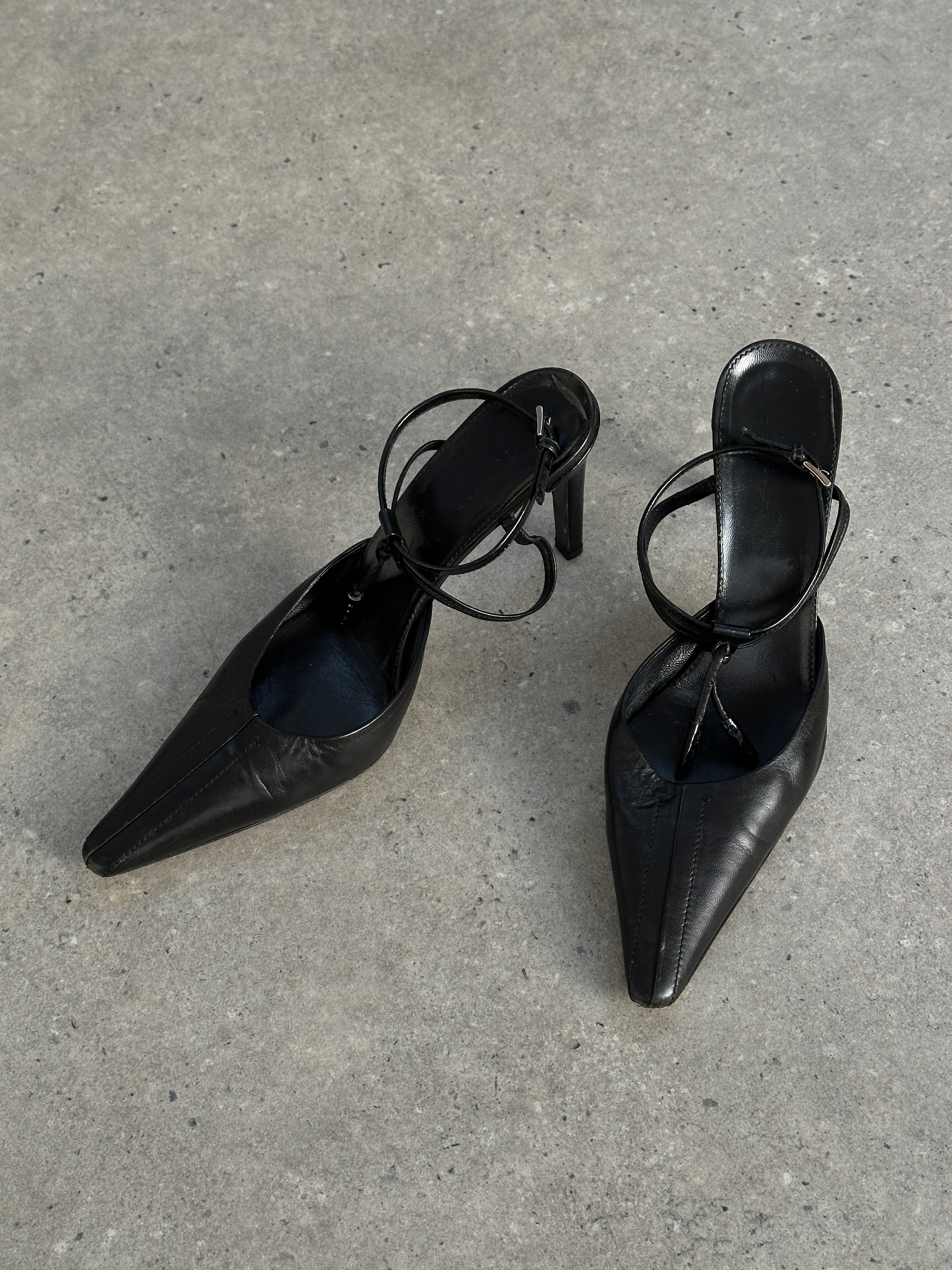 Prada pointed toe high heels in black leather, UK 7.5, EUR 40.5, featuring sleek design and stiletto heel.
