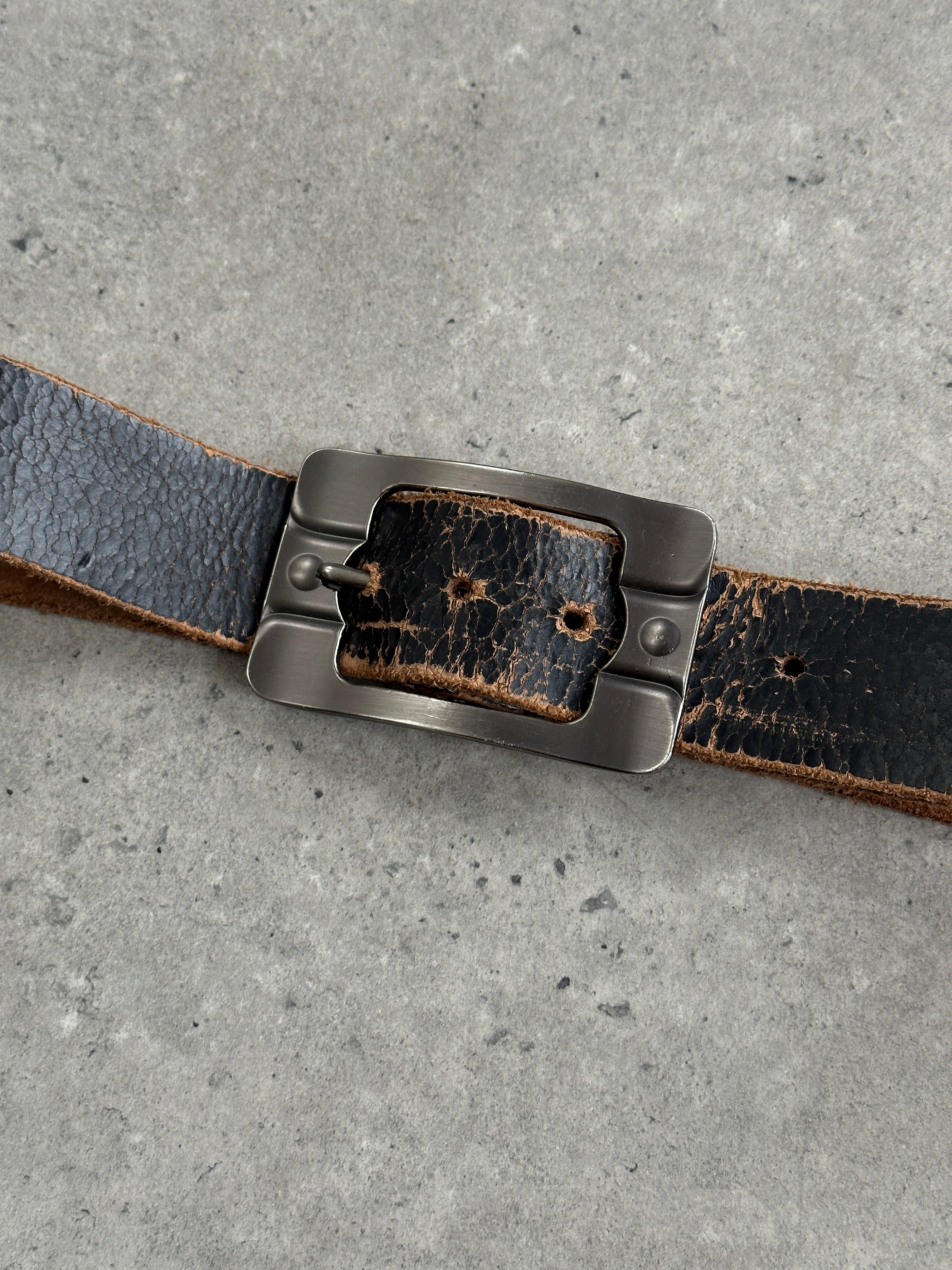 Vintage 1990s distressed leather belt with metal buckle, worn-in style, adjustable W34-38, vintage fashion accessory.