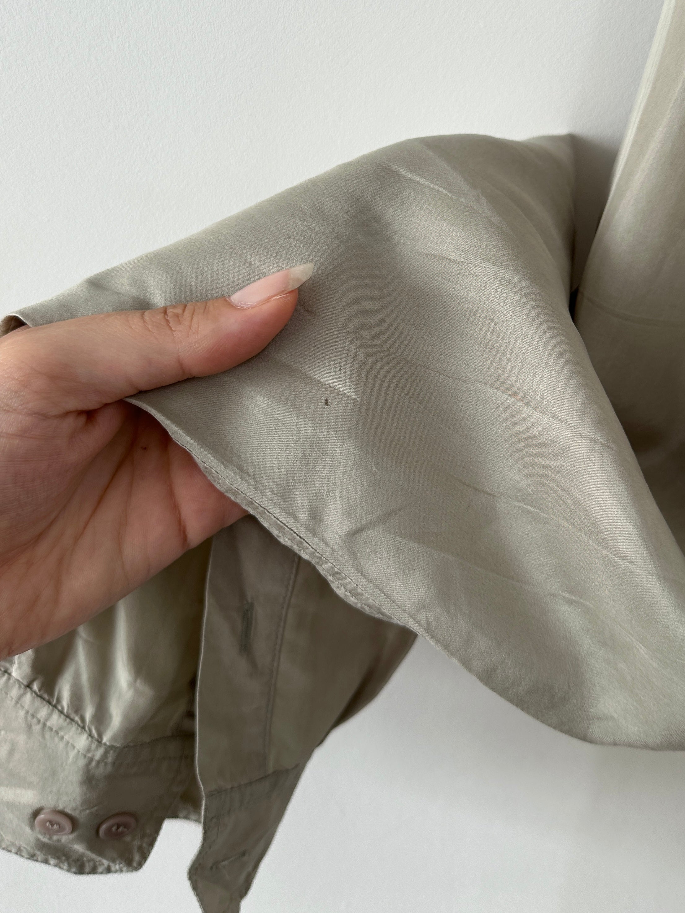 Vintage pure silk relaxed shirt in XL/XXL, shown in a soft, flowing fabric with a classic collar and relaxed fit.