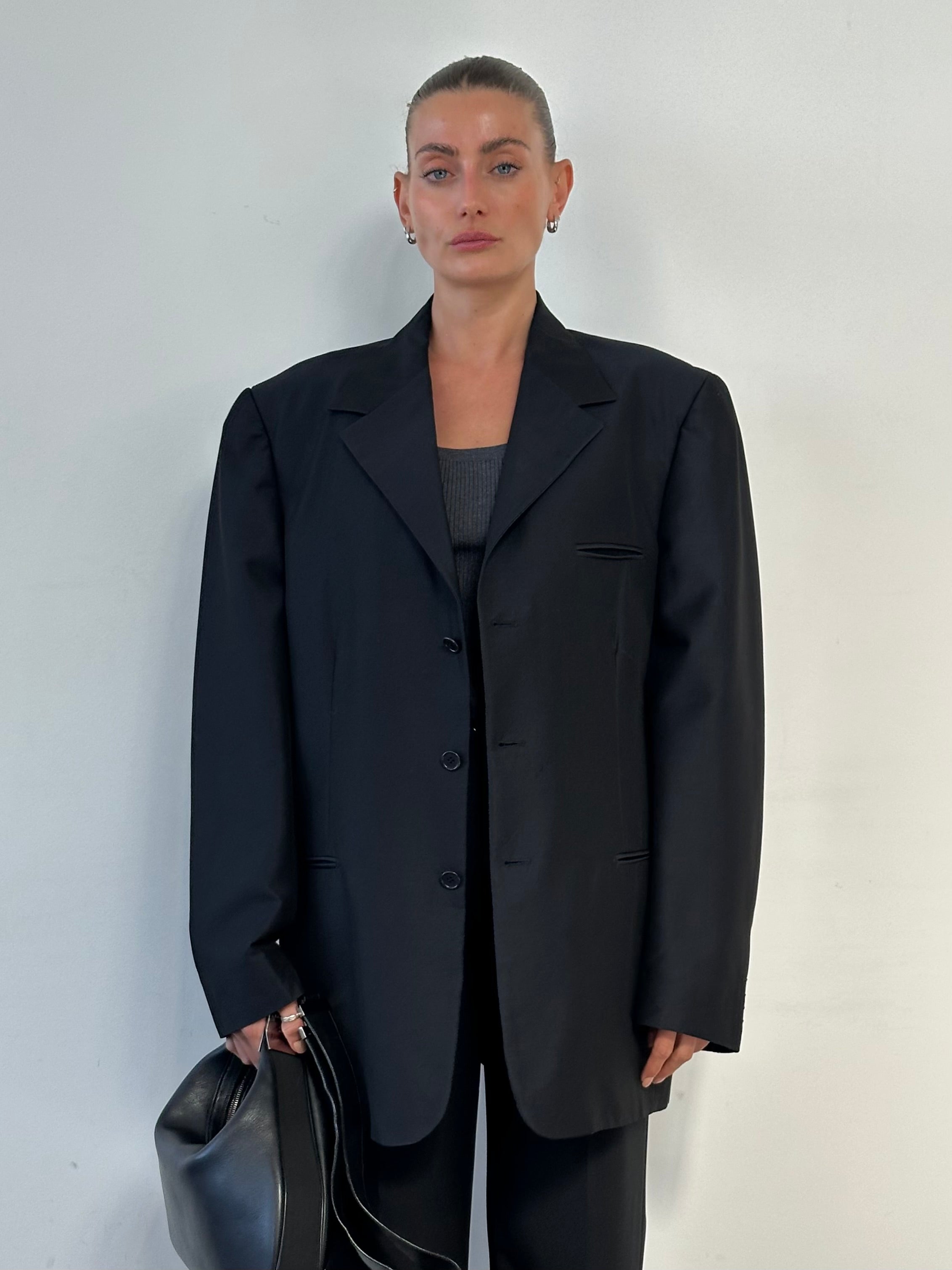 Vintage Italian single-breasted blazer in size 46R/XL, featuring classic lapels and tailored fit, displayed on a neutral background.