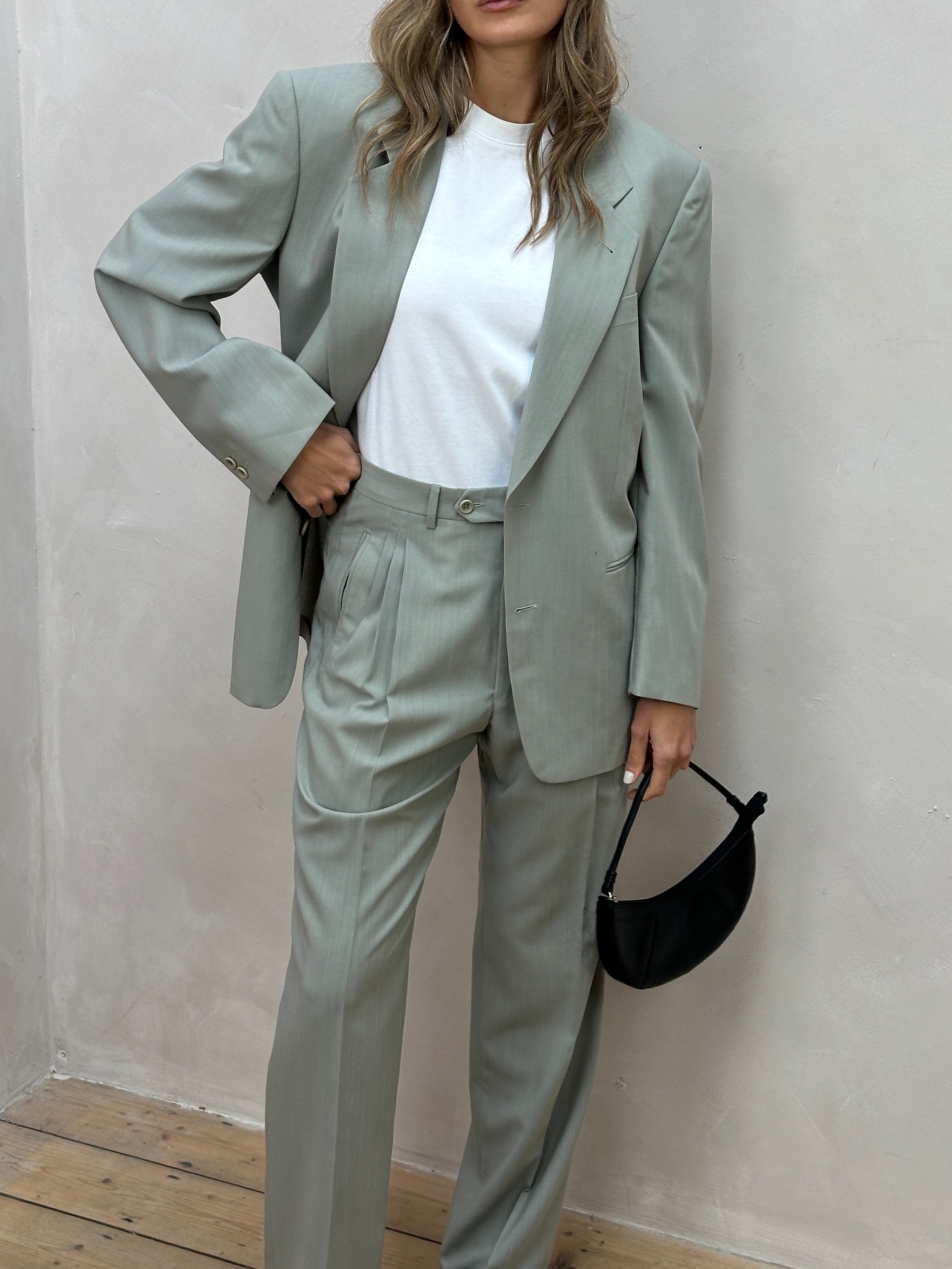 Vintage Italian vintage pure wool single-breasted jumpsuit in size 38R/W30, featuring classic tailored design and elegant fabric.