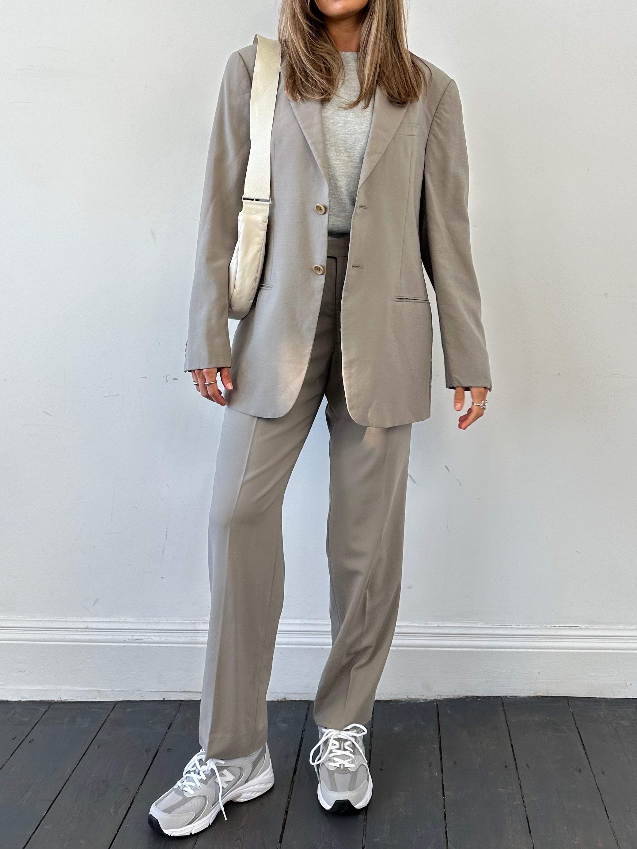 Armani Pure Wool Relaxed Suit - 40R/W32 - SYLK