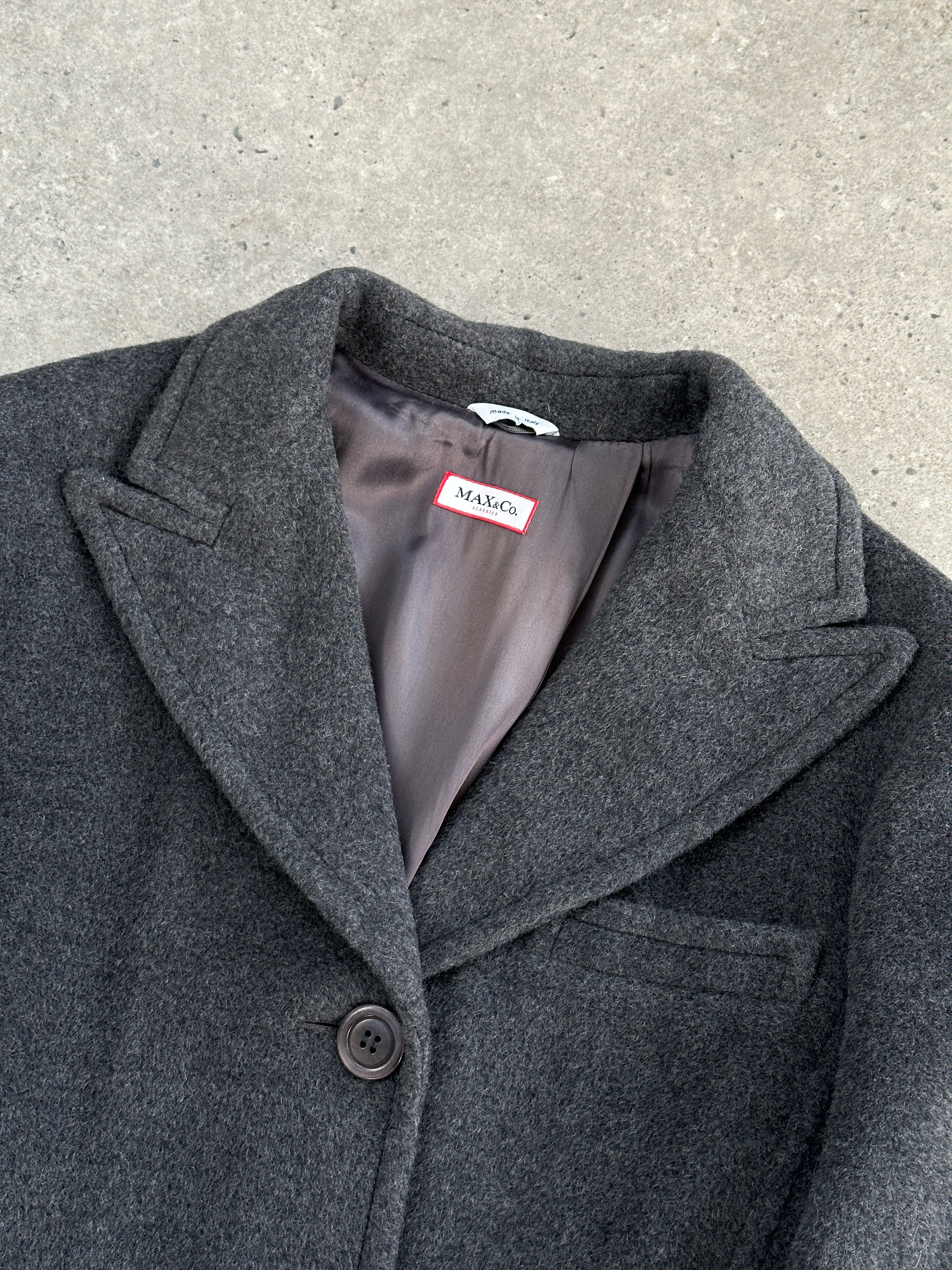 MAX&Co wool single-breasted coat in XS, featuring a tailored fit and classic design, shown on a neutral background.
