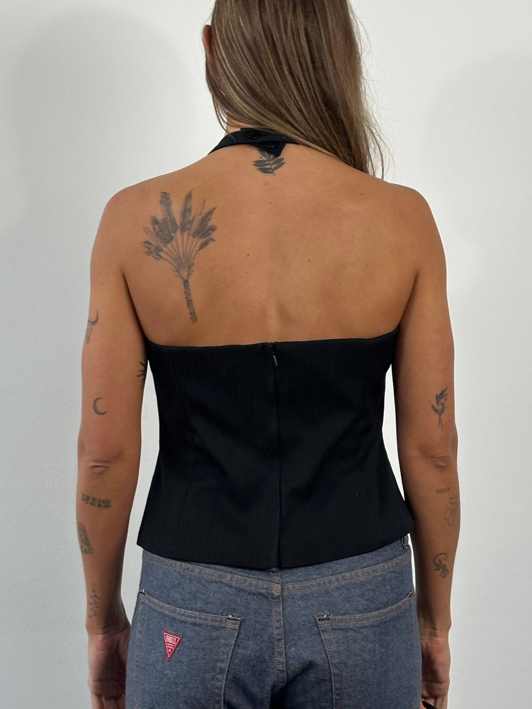 Vintage 2000s structured halterneck tank top in size large, featuring a fitted design and classic vintage style.