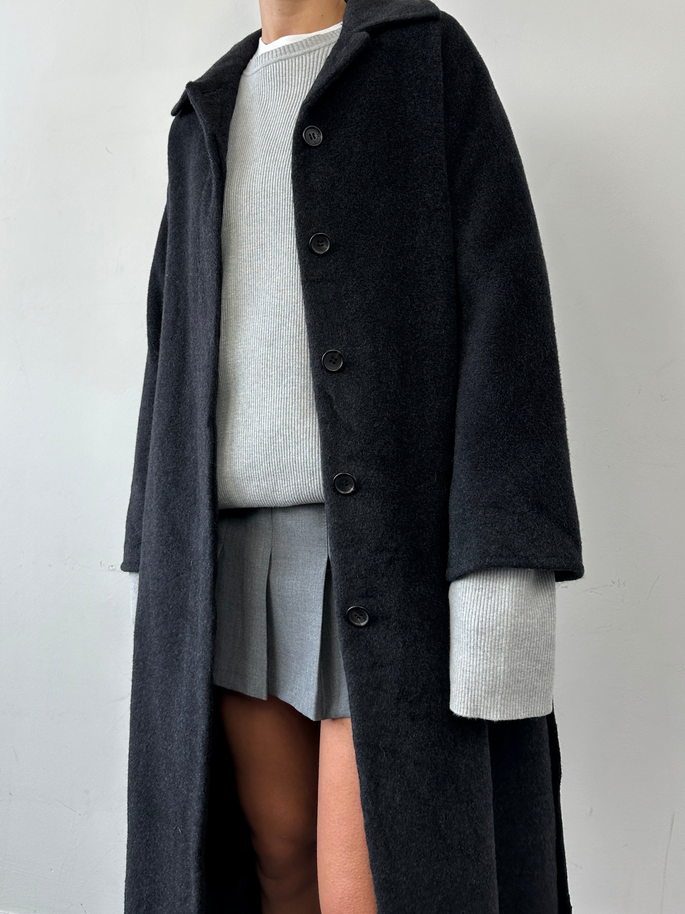 Burberry London wool cashmere single-breasted coat with concealed placket in size S/M, shown on a mannequin.