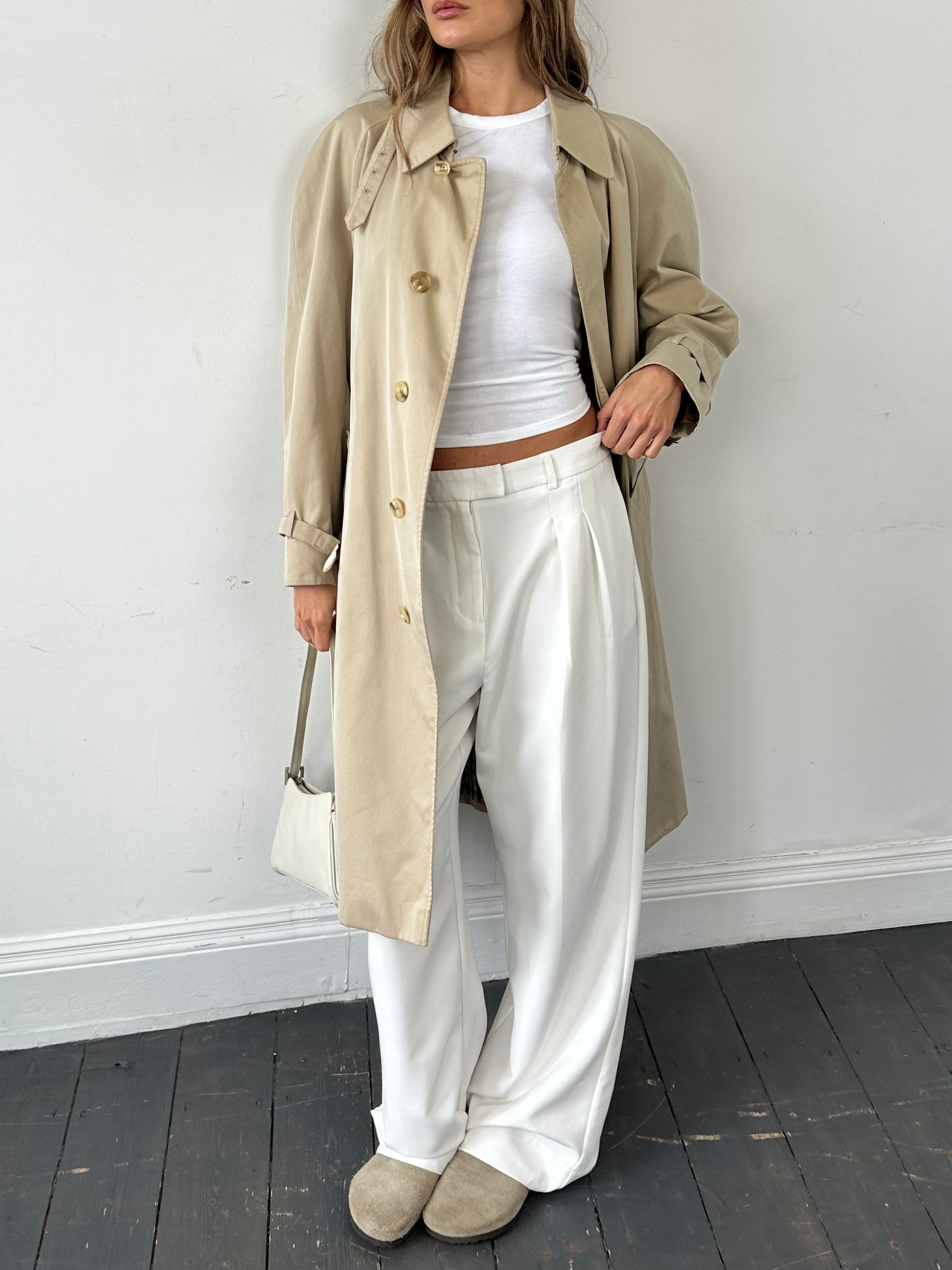 Aquascutum pure cotton belted trench coat with concealed placket in size large, featuring classic design and water-resistant fabric.