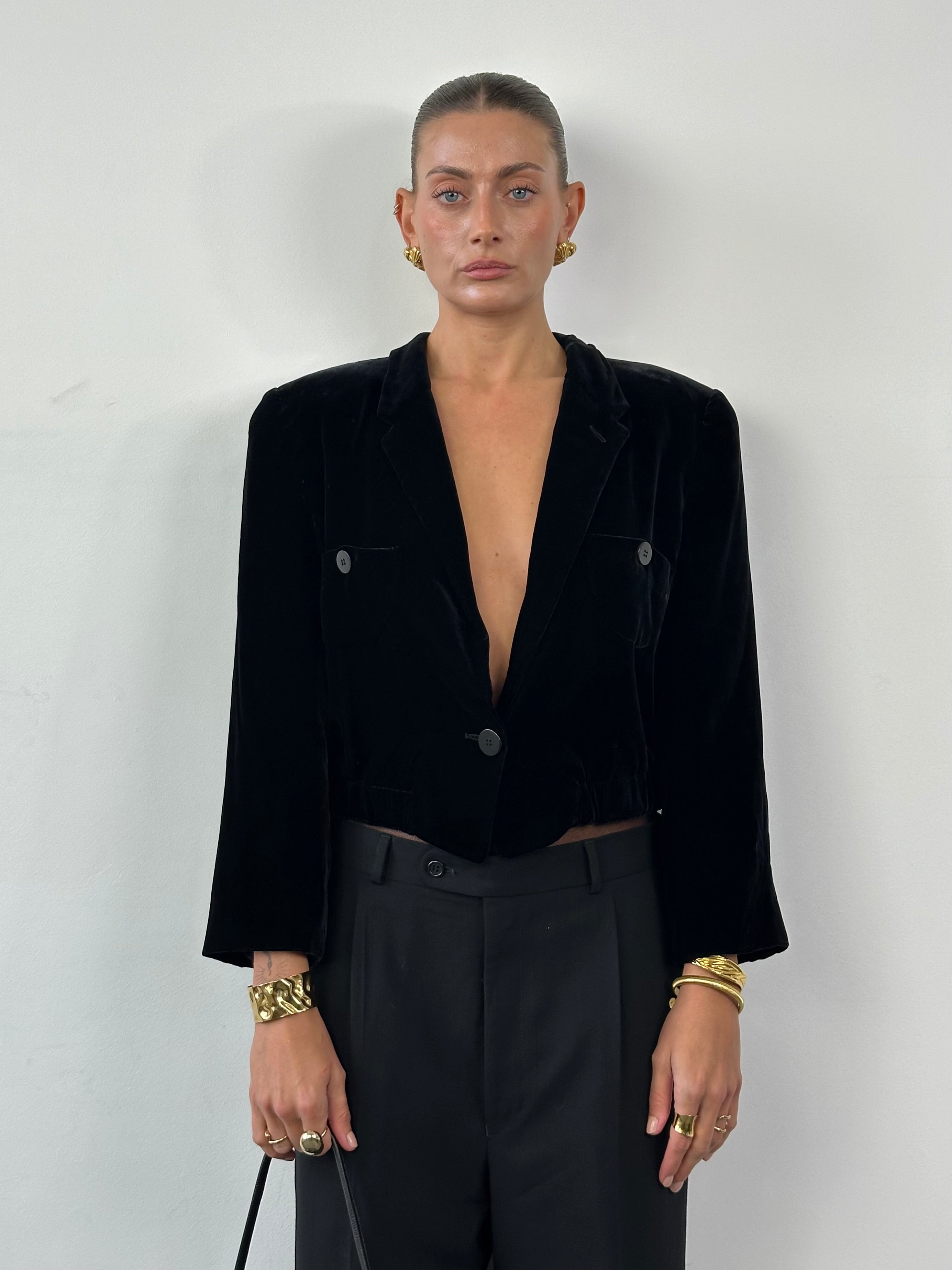 Giorgio Armani black velvet cropped blazer from the 1980s, tailored fit, with lapel collar and long sleeves.