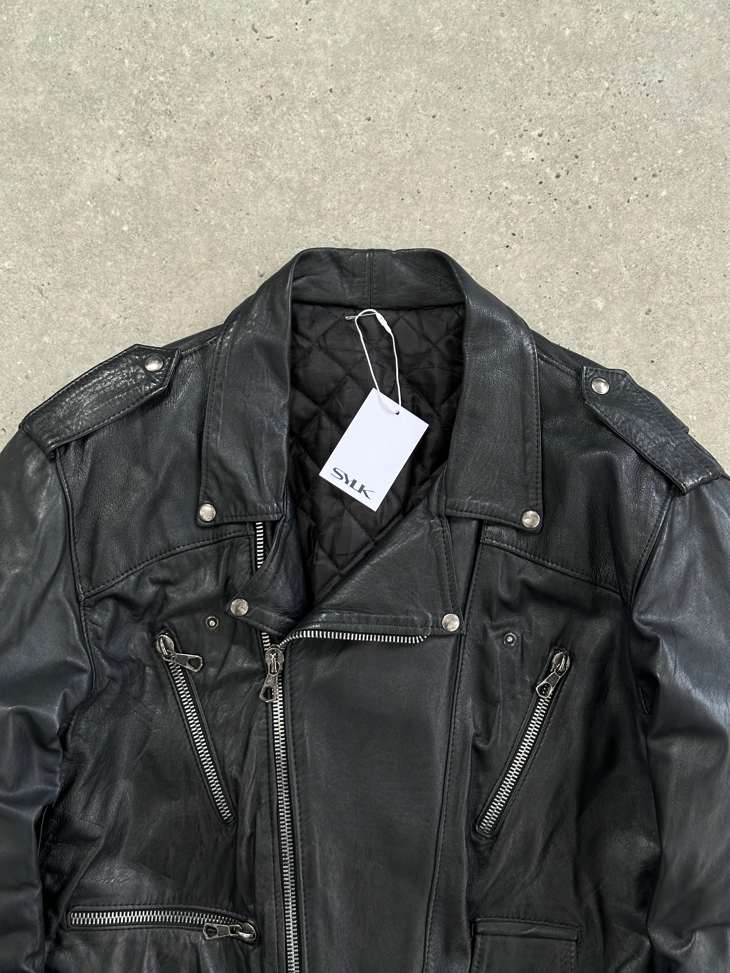 Vintage leather biker jacket in size M/L with classic design, featuring rugged leather texture and silver hardware details.